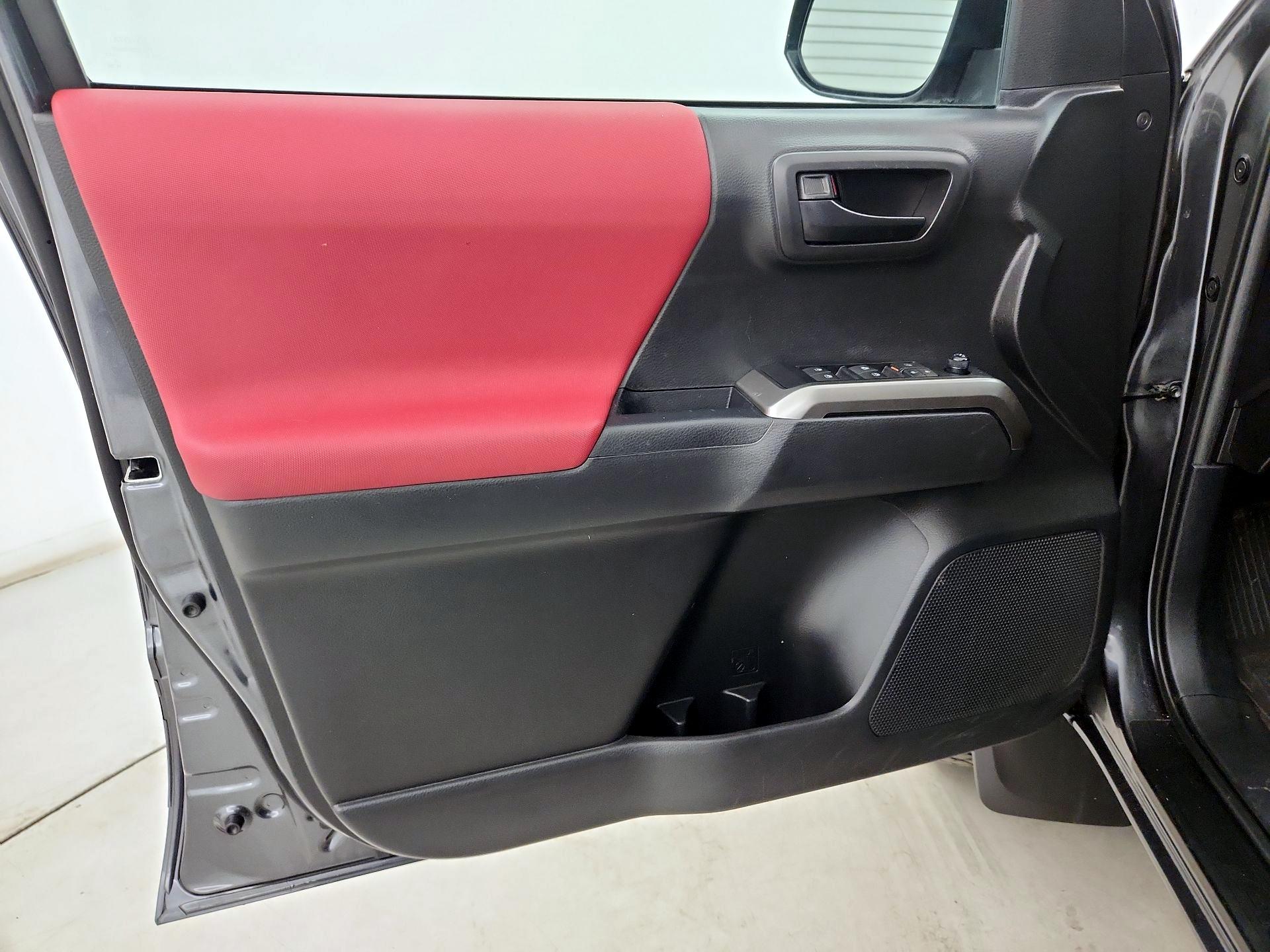 Thumbnail: 2022 Toyota Tacoma - 12