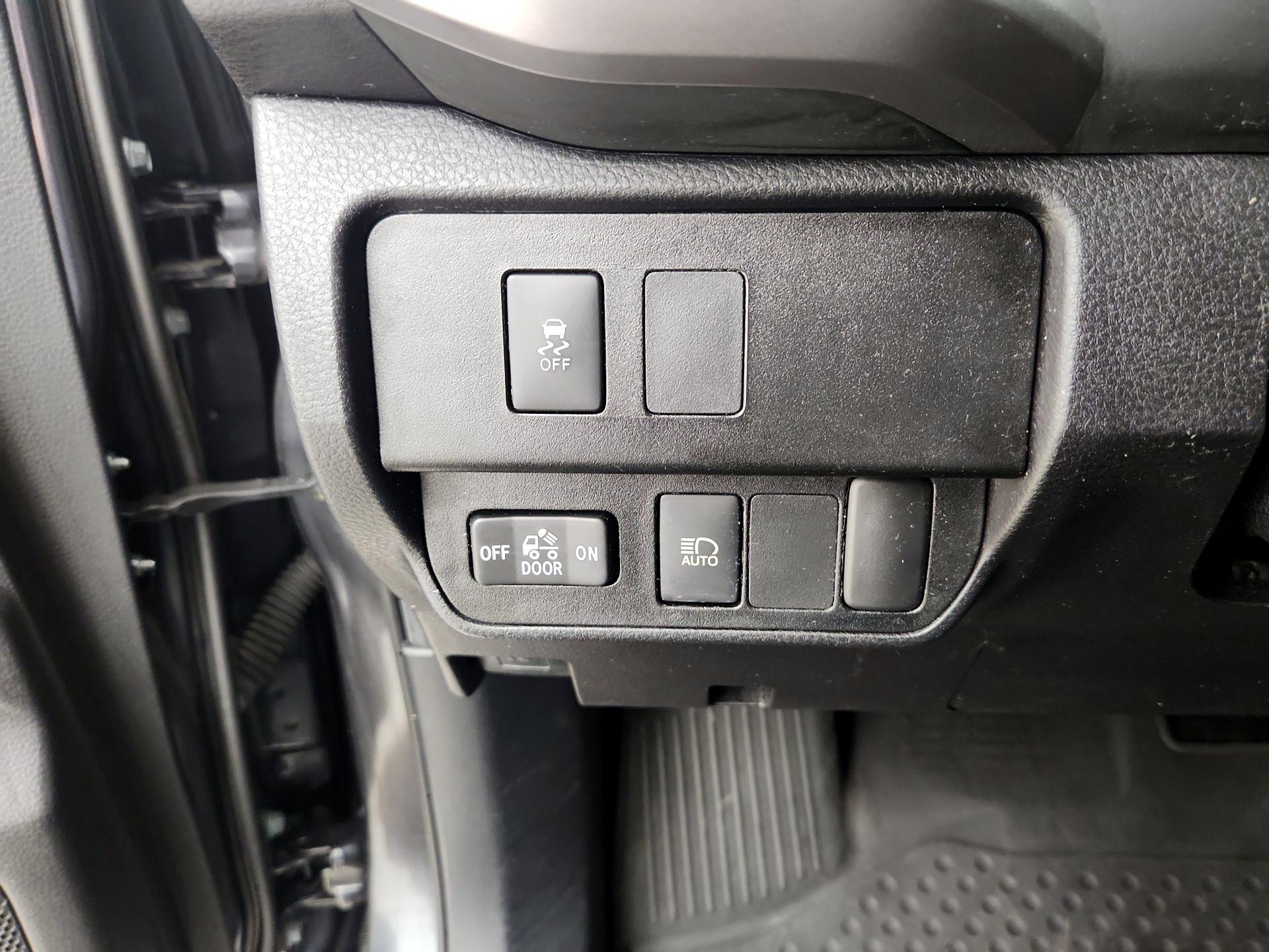 Thumbnail: 2022 Toyota Tacoma - 13