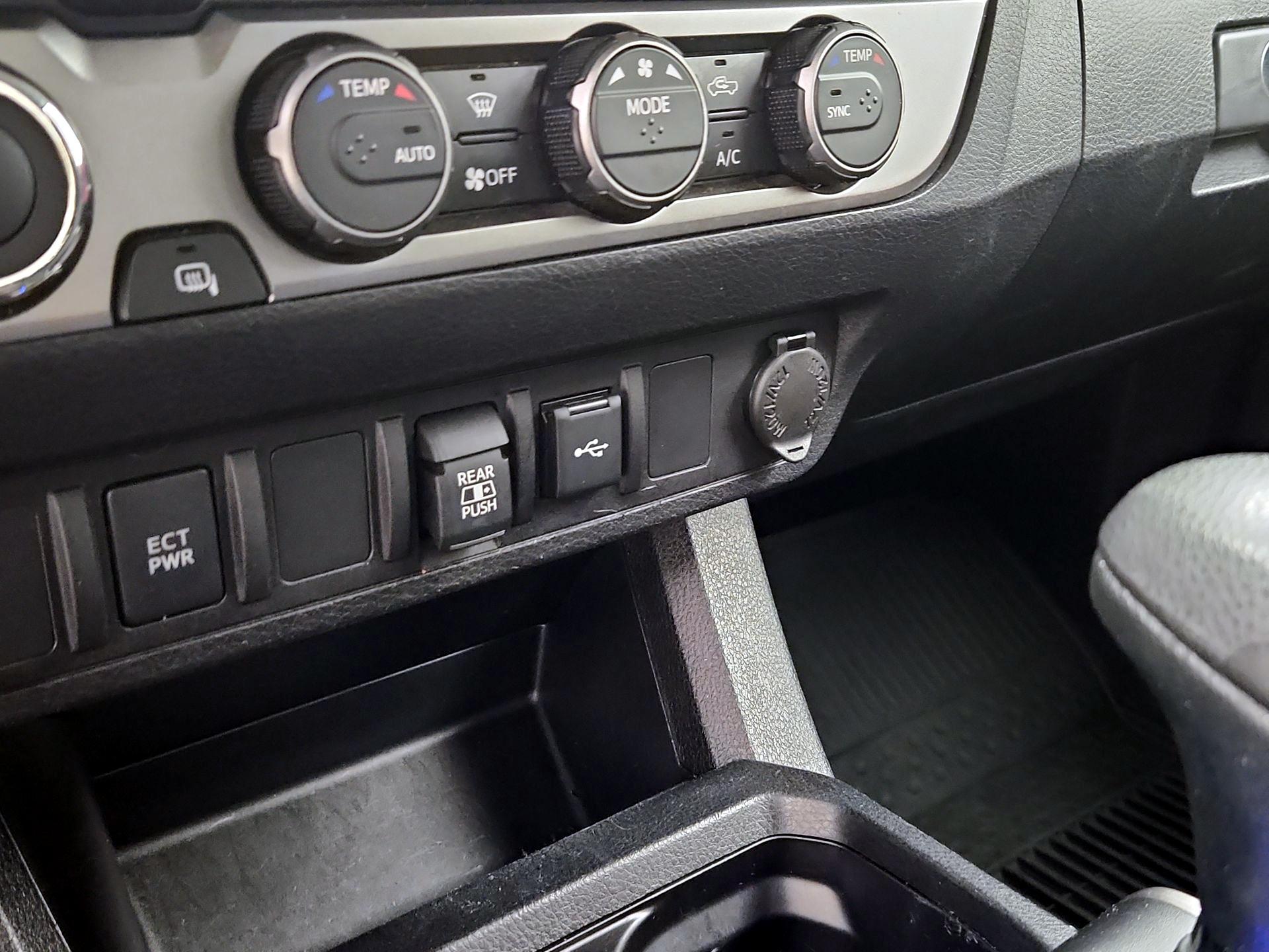 Thumbnail: 2022 Toyota Tacoma - 18