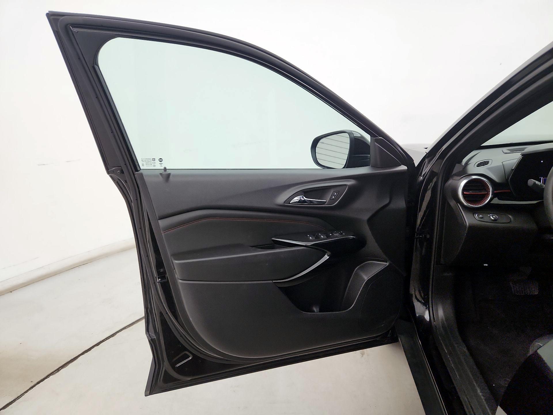 Thumbnail: 2025 Chevrolet Trax - 12