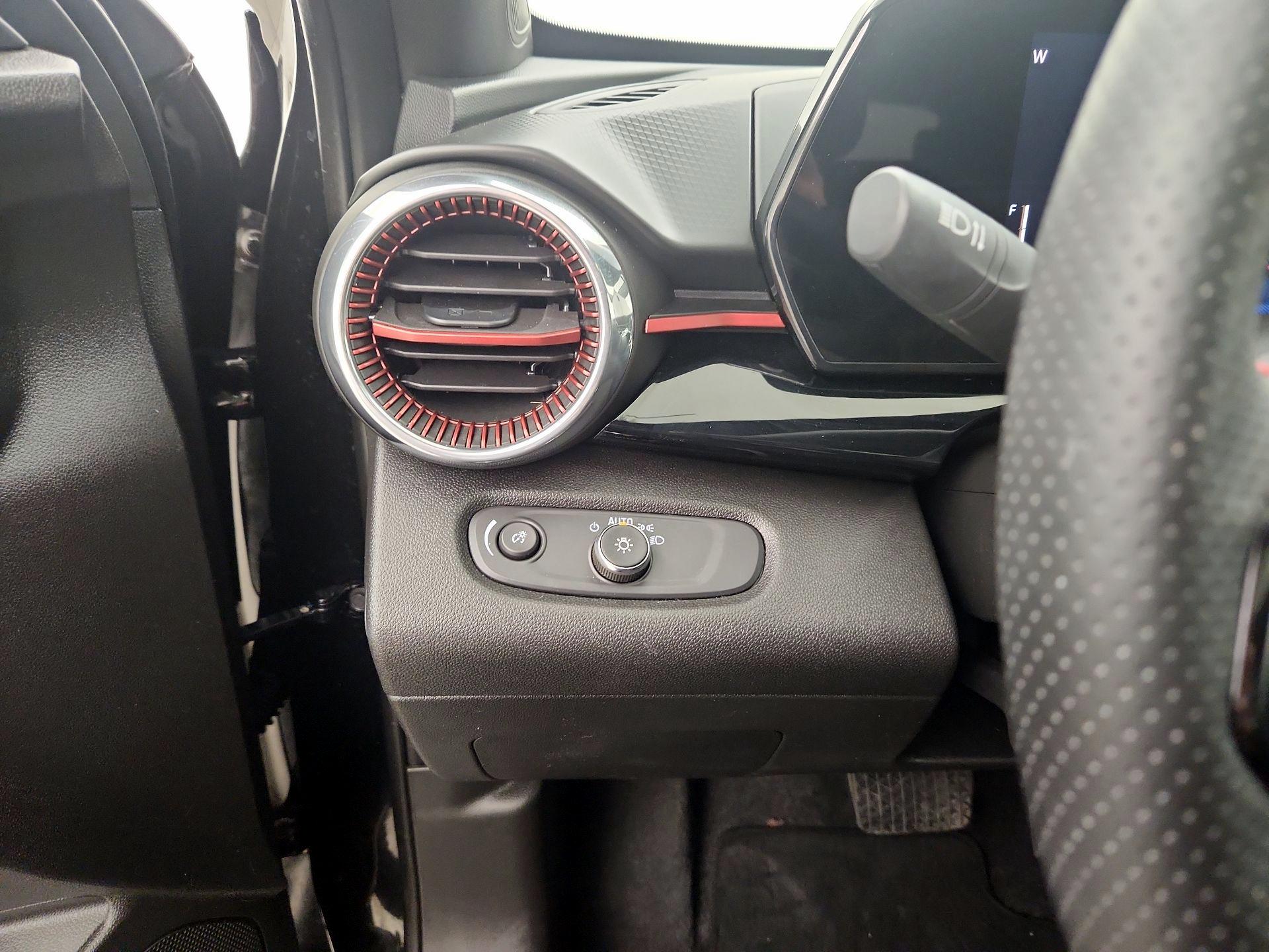 Thumbnail: 2025 Chevrolet Trax - 13