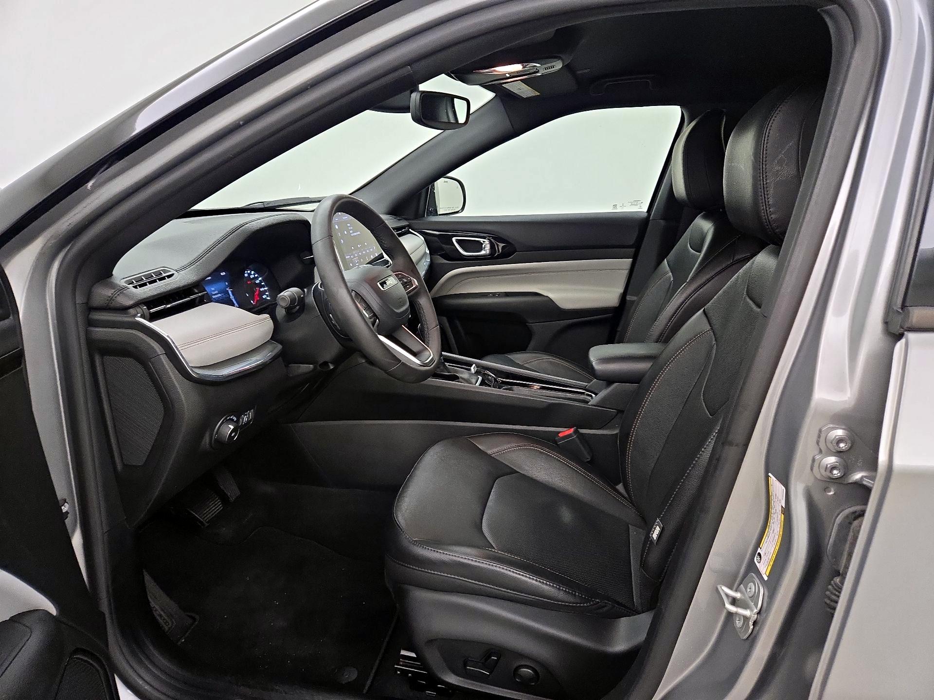 Thumbnail: 2023 Jeep Compass - 11