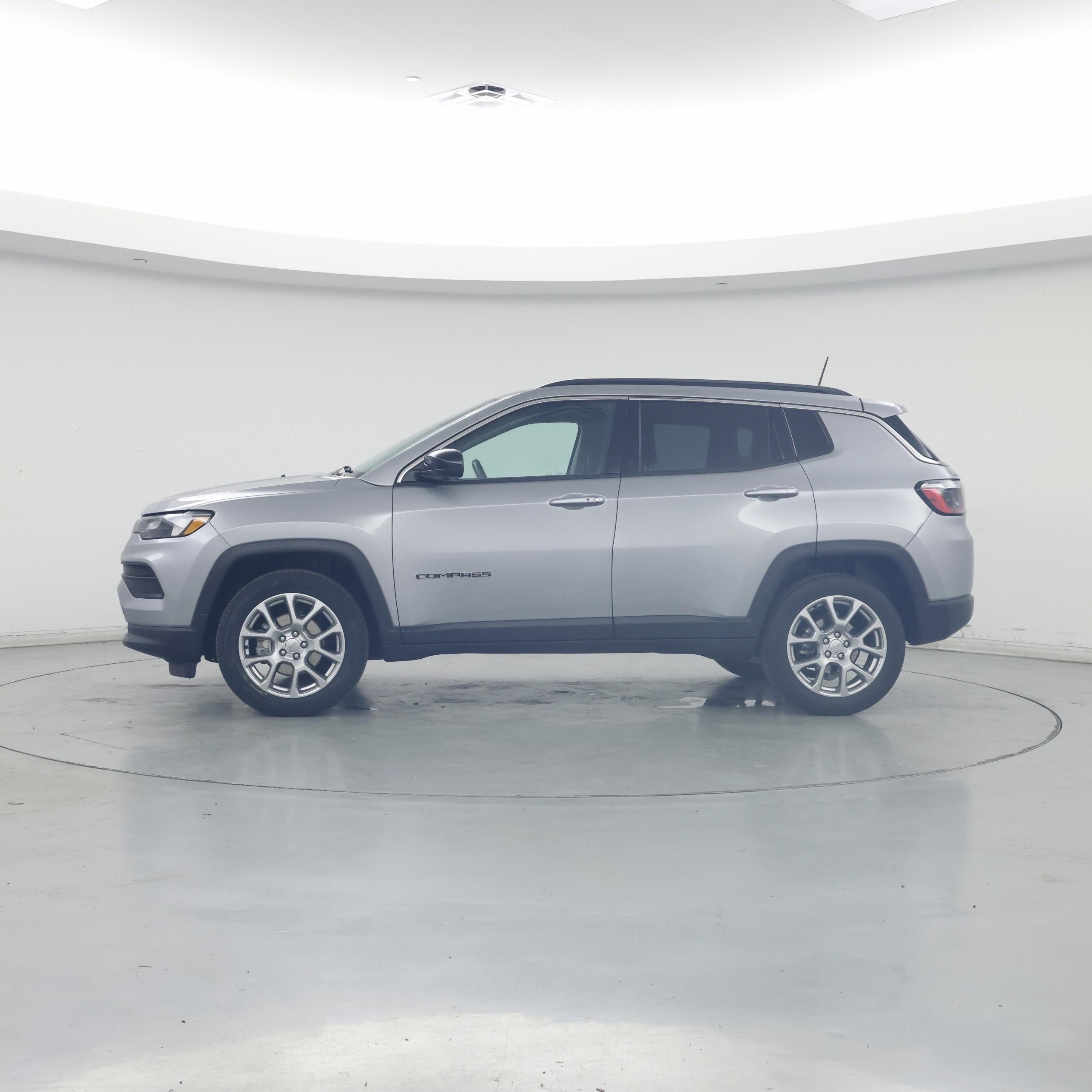 Thumbnail: 2022 Jeep Compass - 3