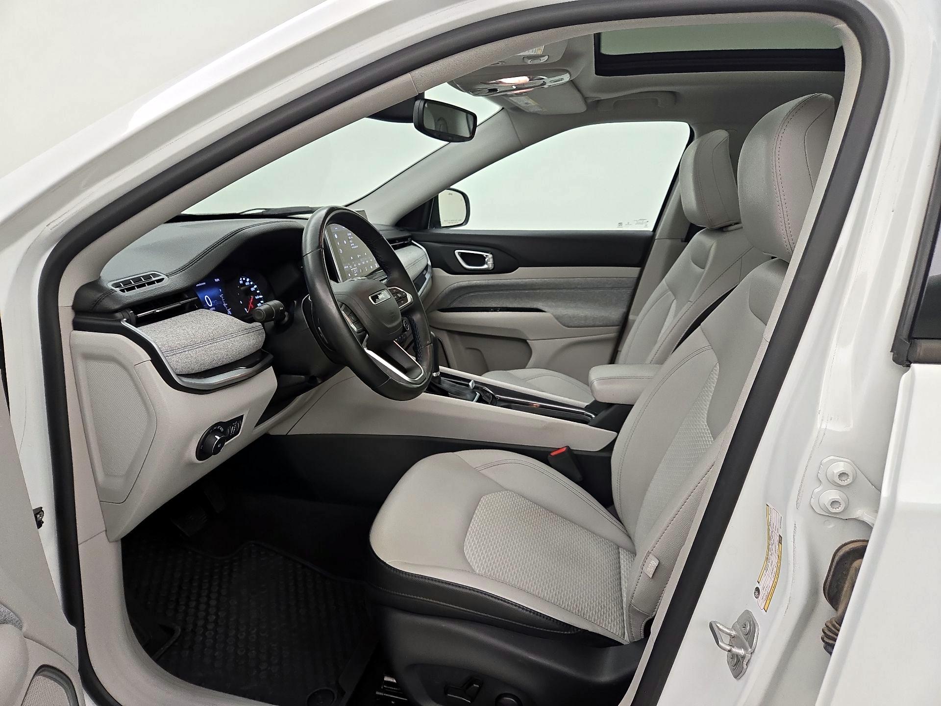 Thumbnail: 2022 Jeep Compass - 11