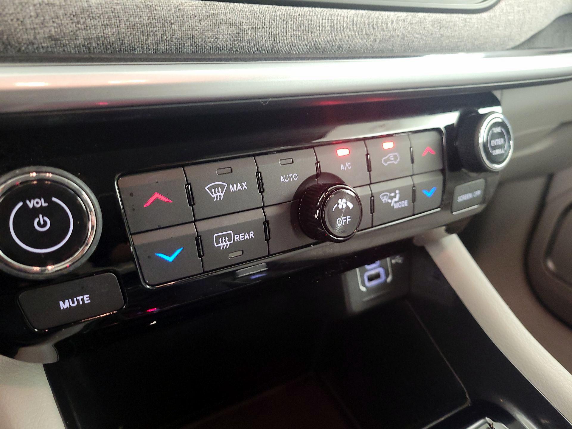 Thumbnail: 2022 Jeep Compass - 16