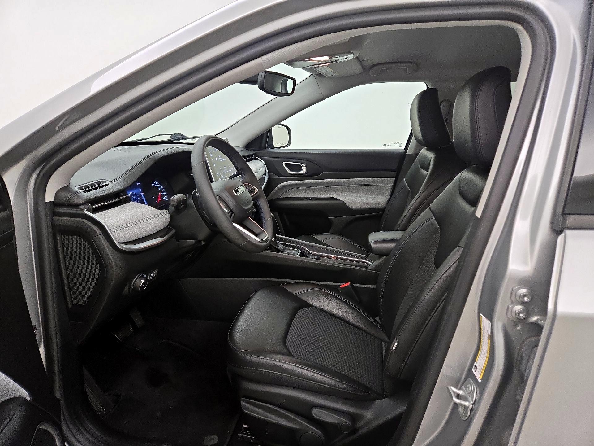 Thumbnail: 2022 Jeep Compass - 11