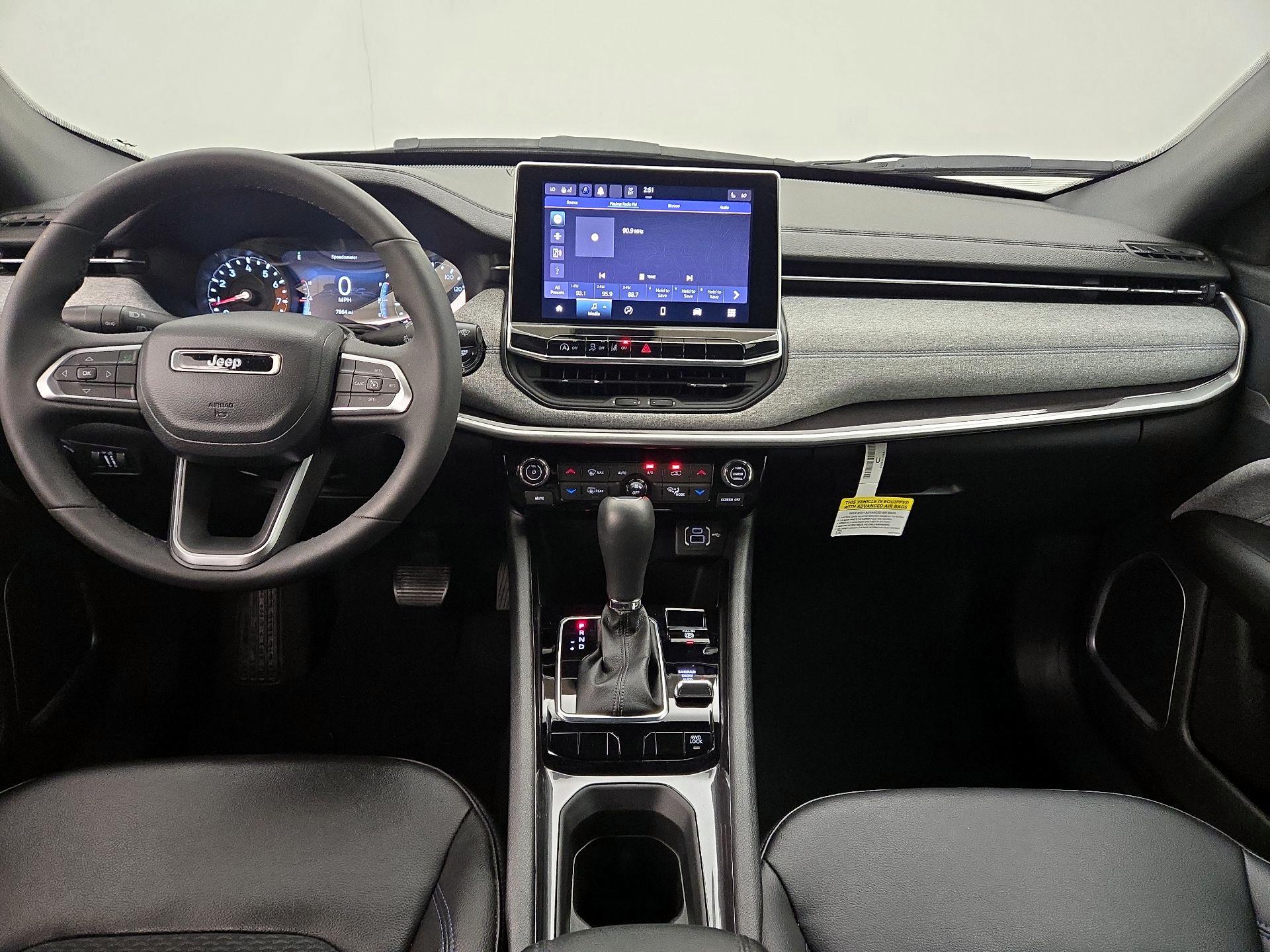 Thumbnail: 2023 Jeep Compass - 9