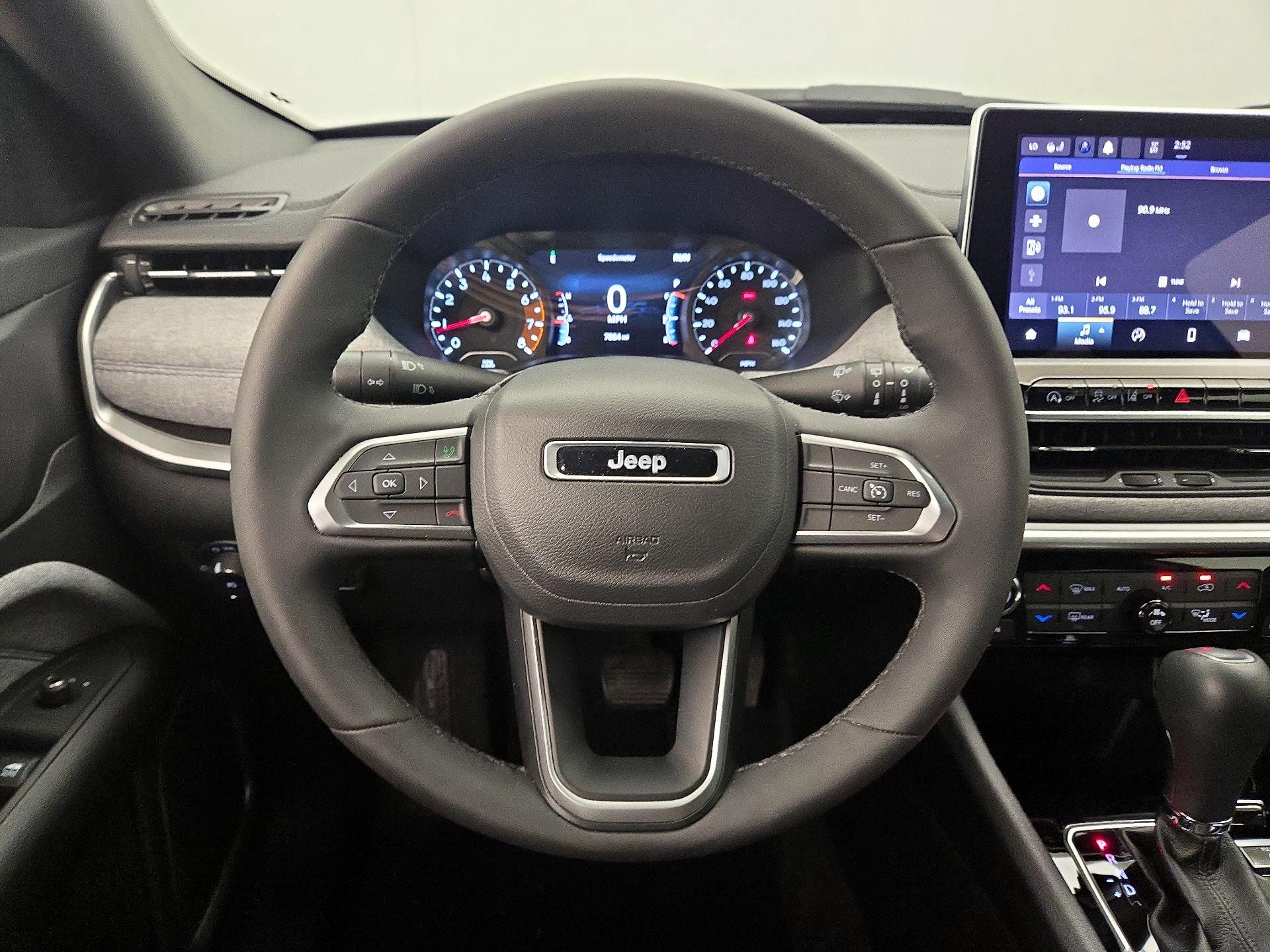 Thumbnail: 2023 Jeep Compass - 10