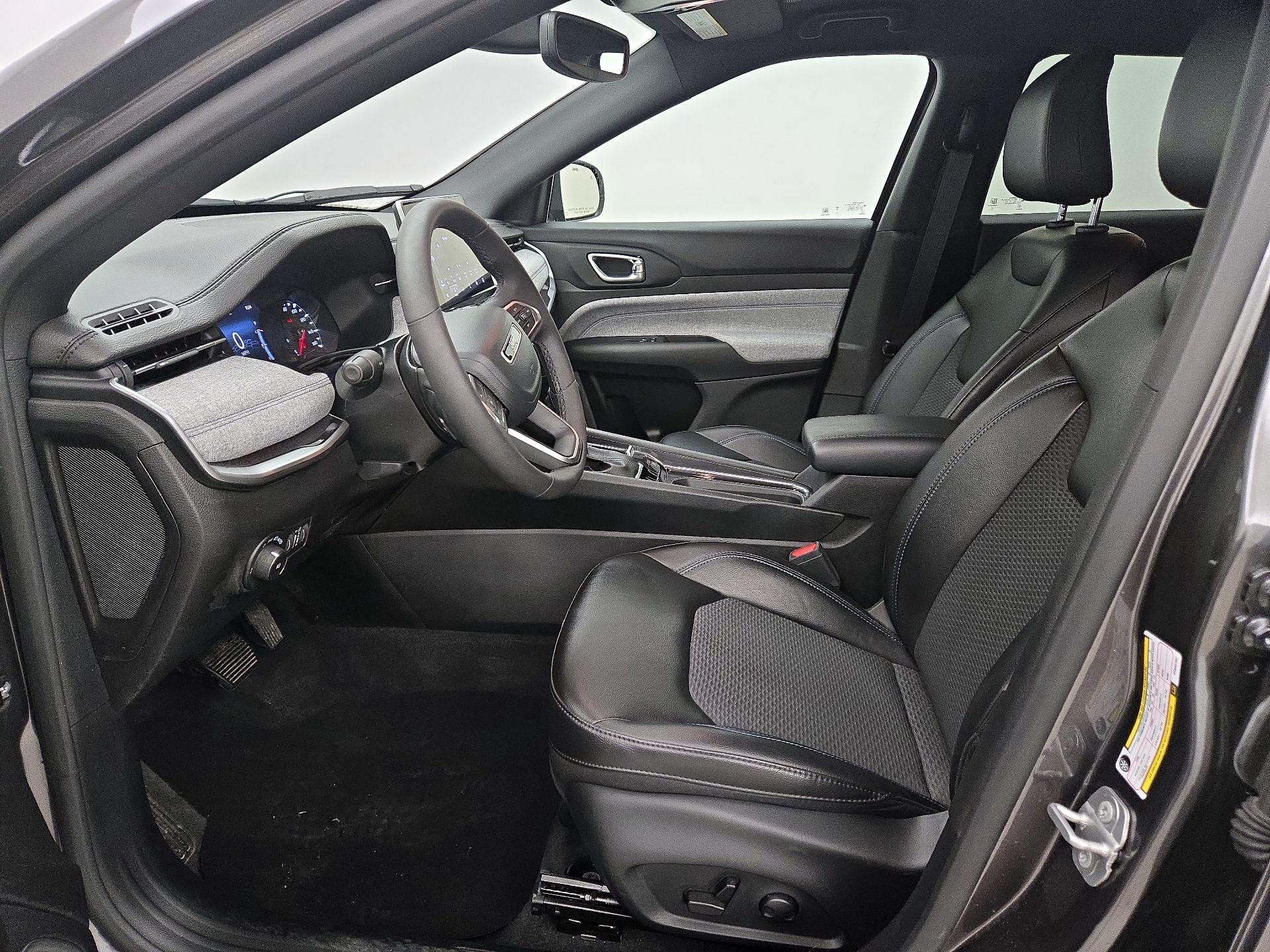 Thumbnail: 2023 Jeep Compass - 11