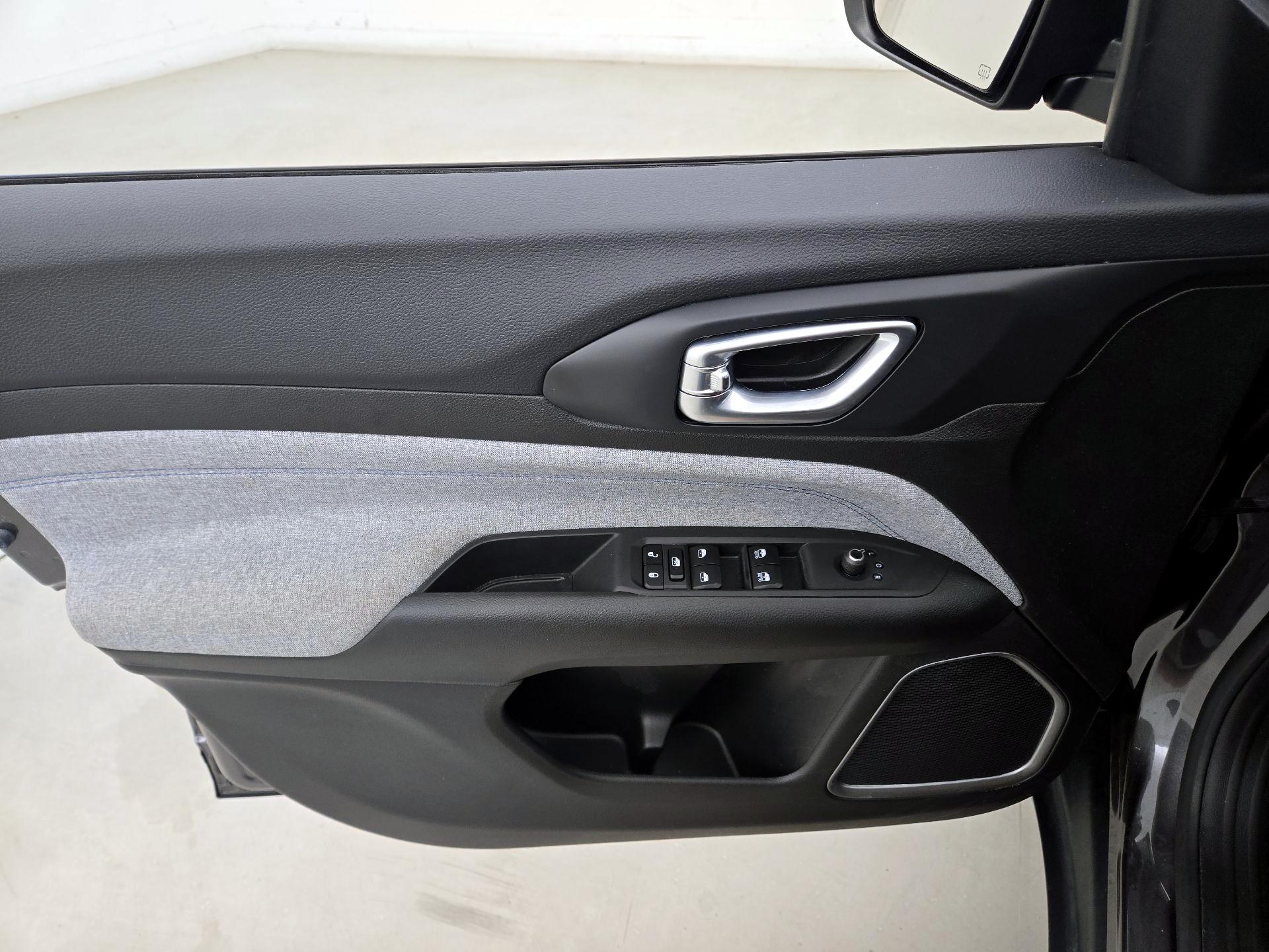 Thumbnail: 2023 Jeep Compass - 12