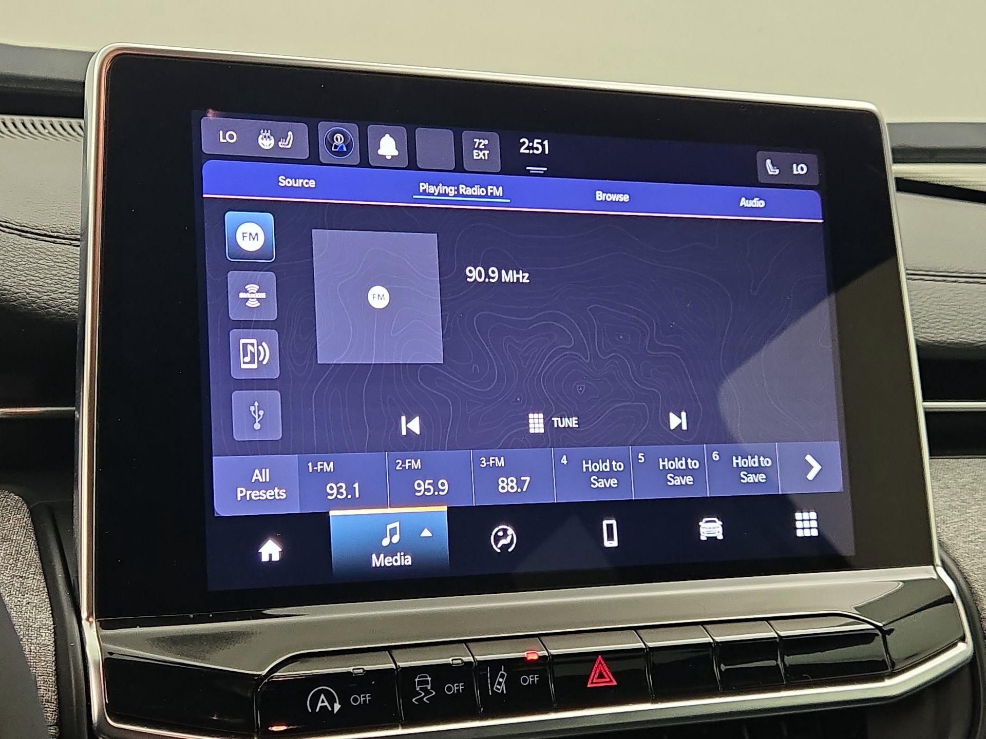 Thumbnail: 2023 Jeep Compass - 15