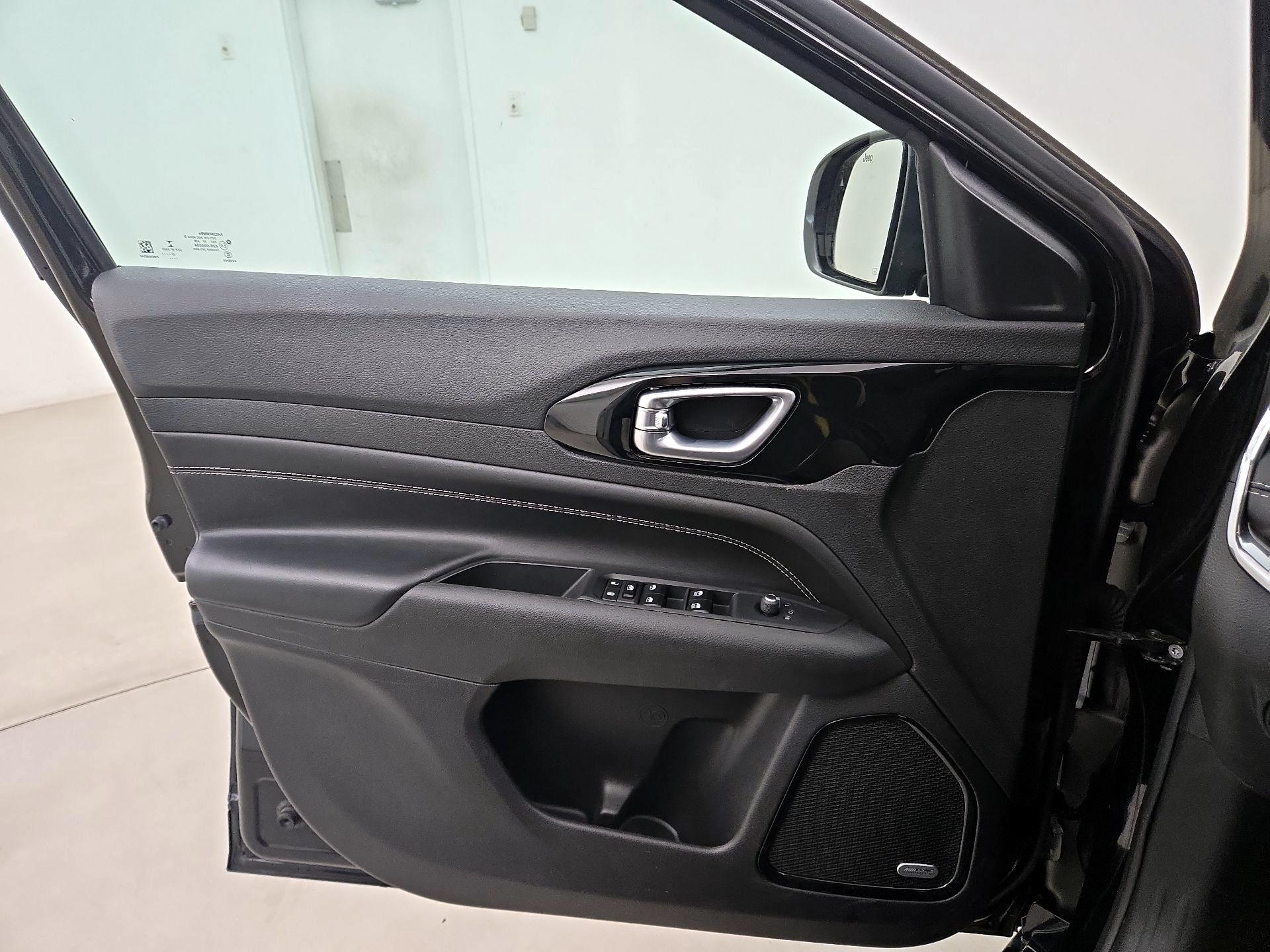 Thumbnail: 2022 Jeep Compass - 12