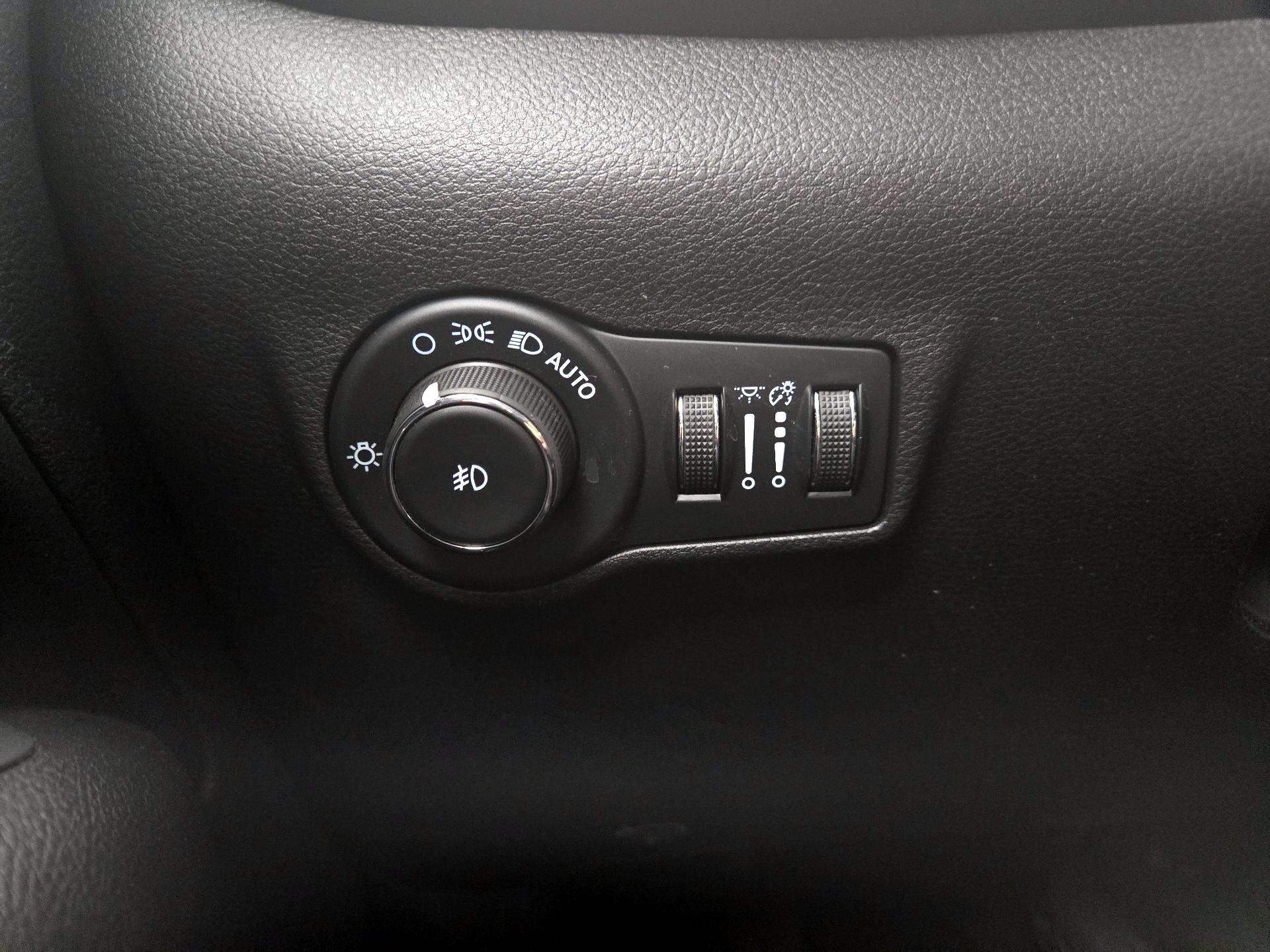 Thumbnail: 2022 Jeep Compass - 13