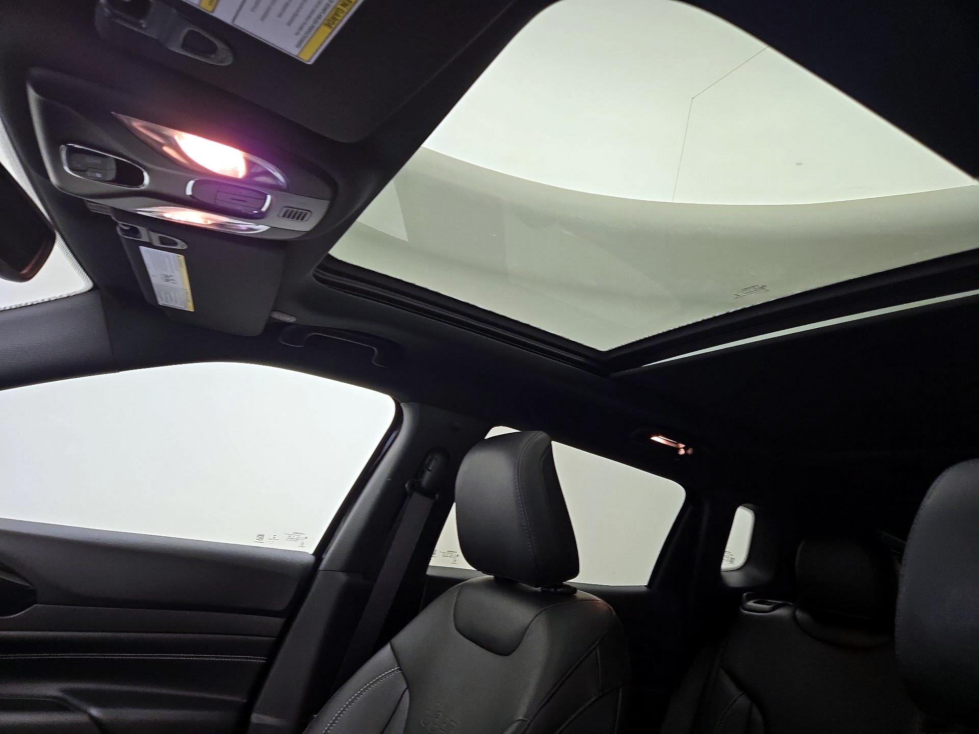 Thumbnail: 2022 Jeep Compass - 20