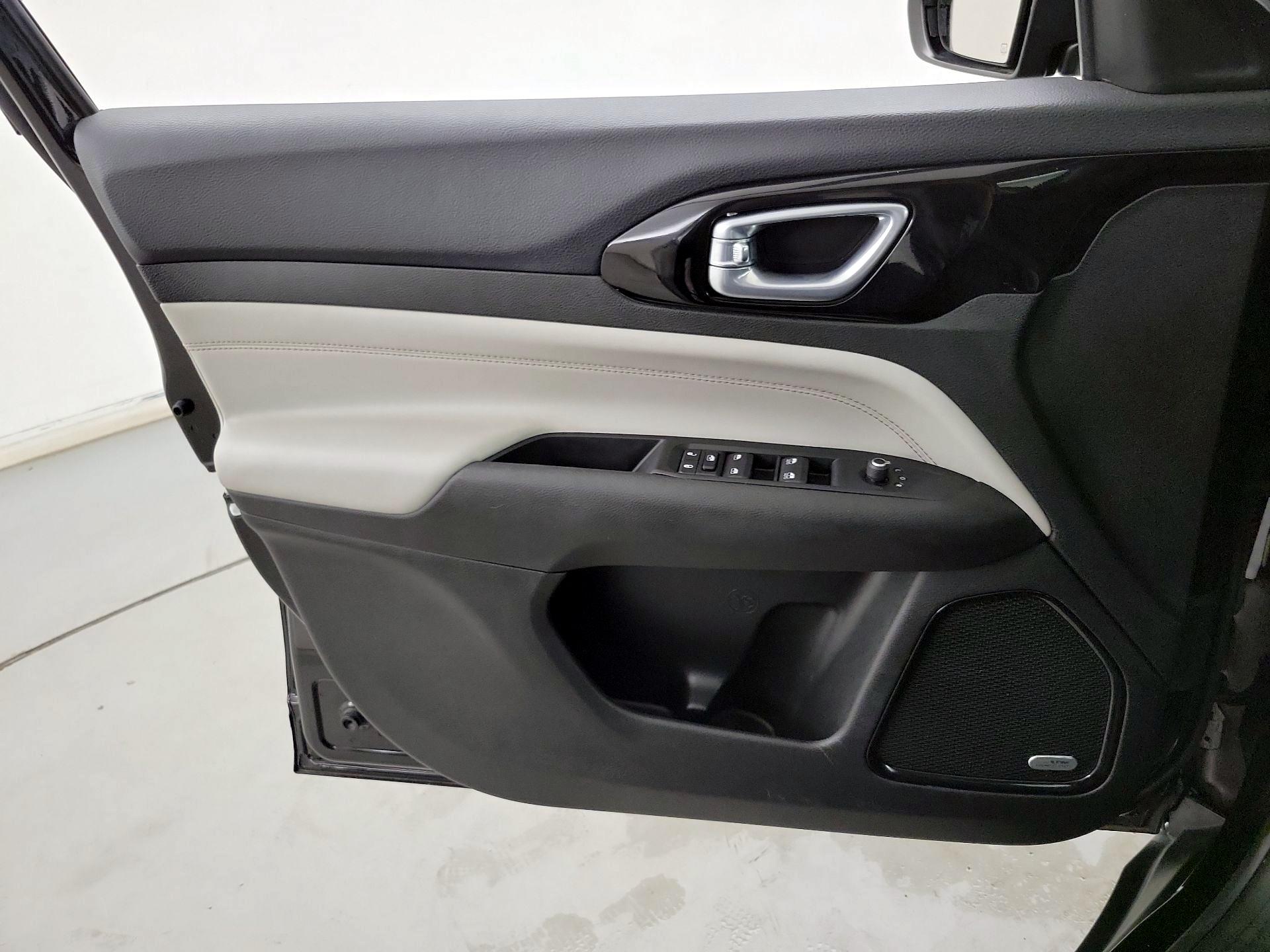 Thumbnail: 2022 Jeep Compass - 12