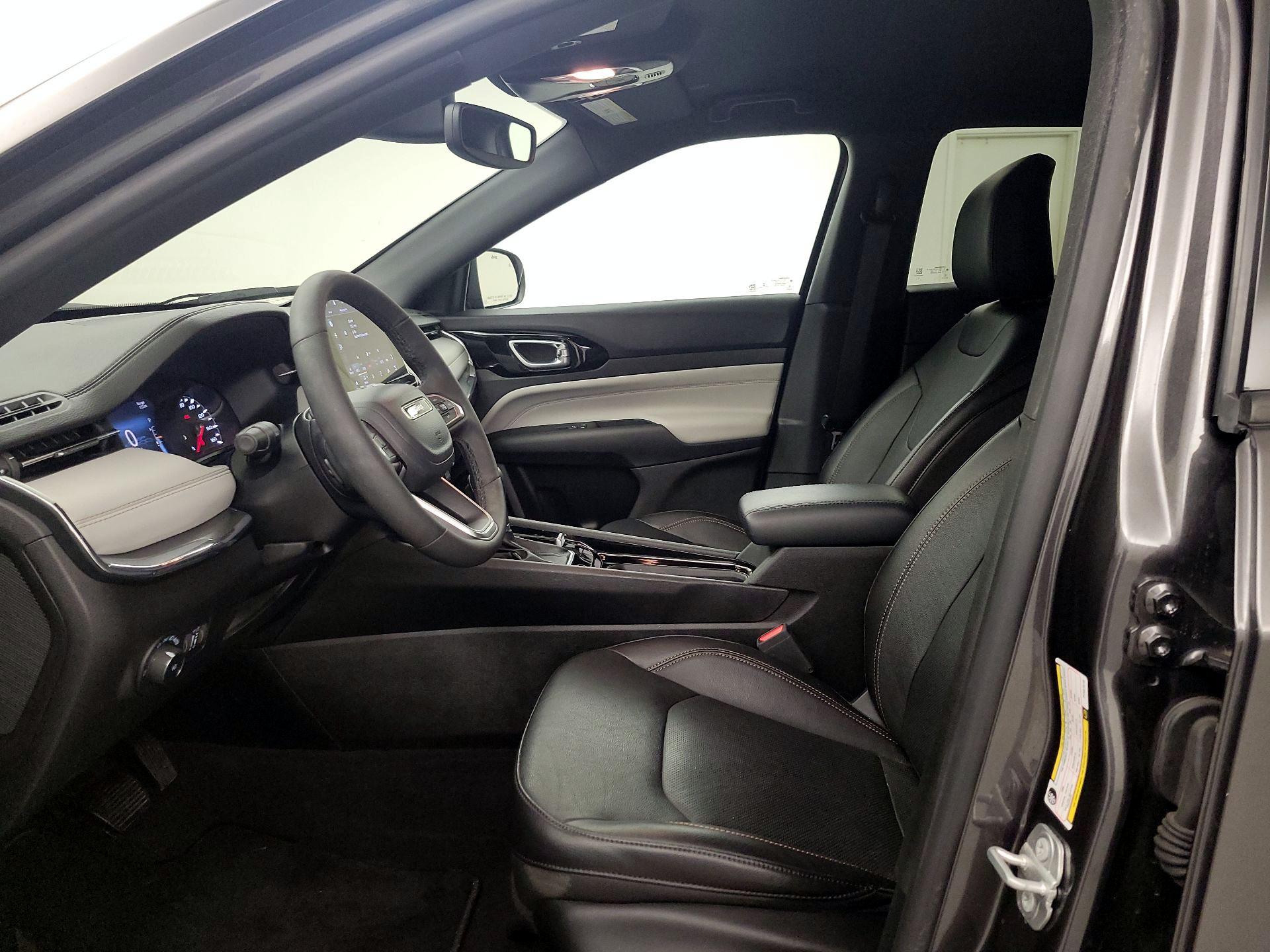 Thumbnail: 2023 Jeep Compass - 11