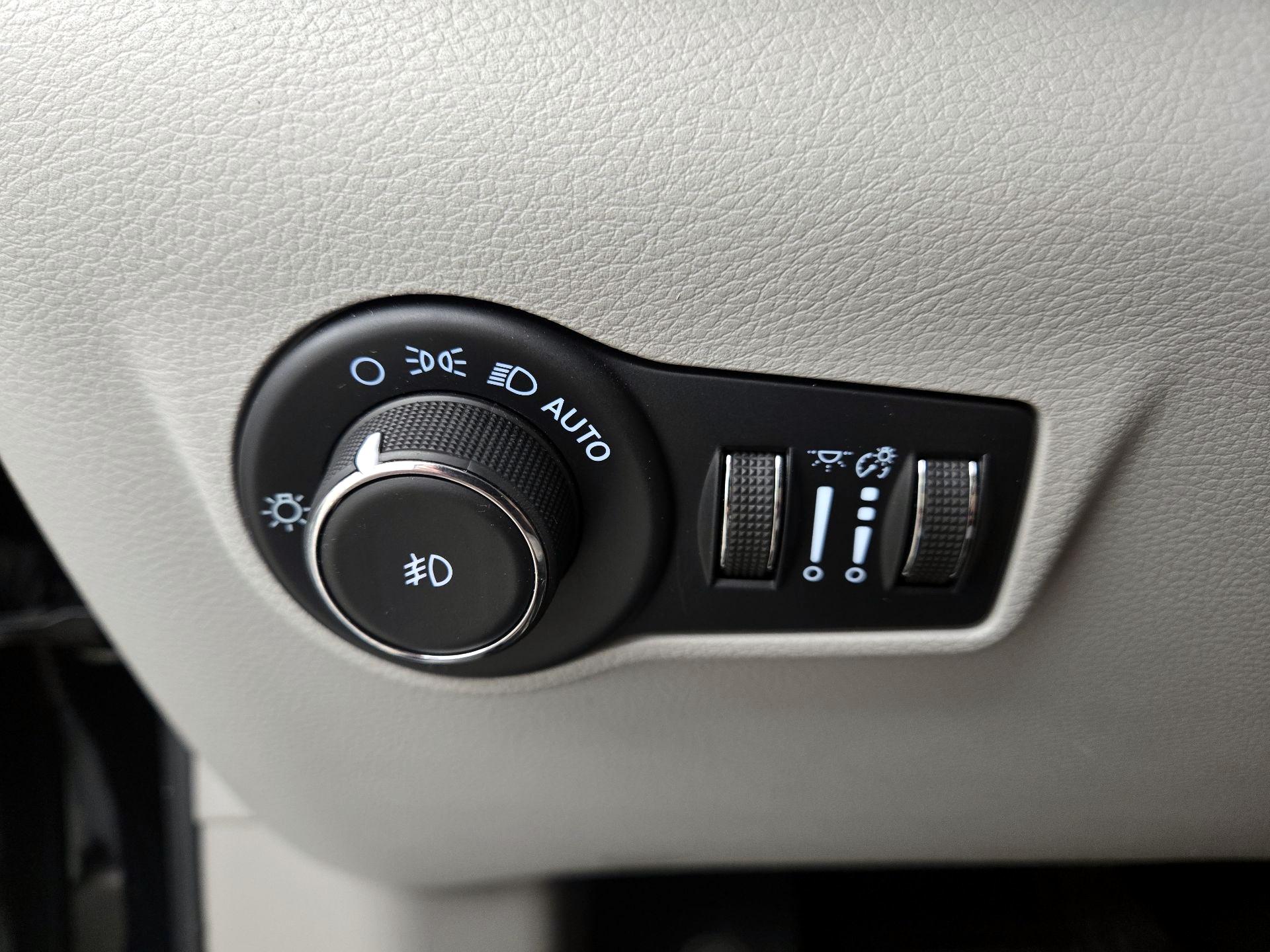Thumbnail: 2022 Jeep Compass - 13