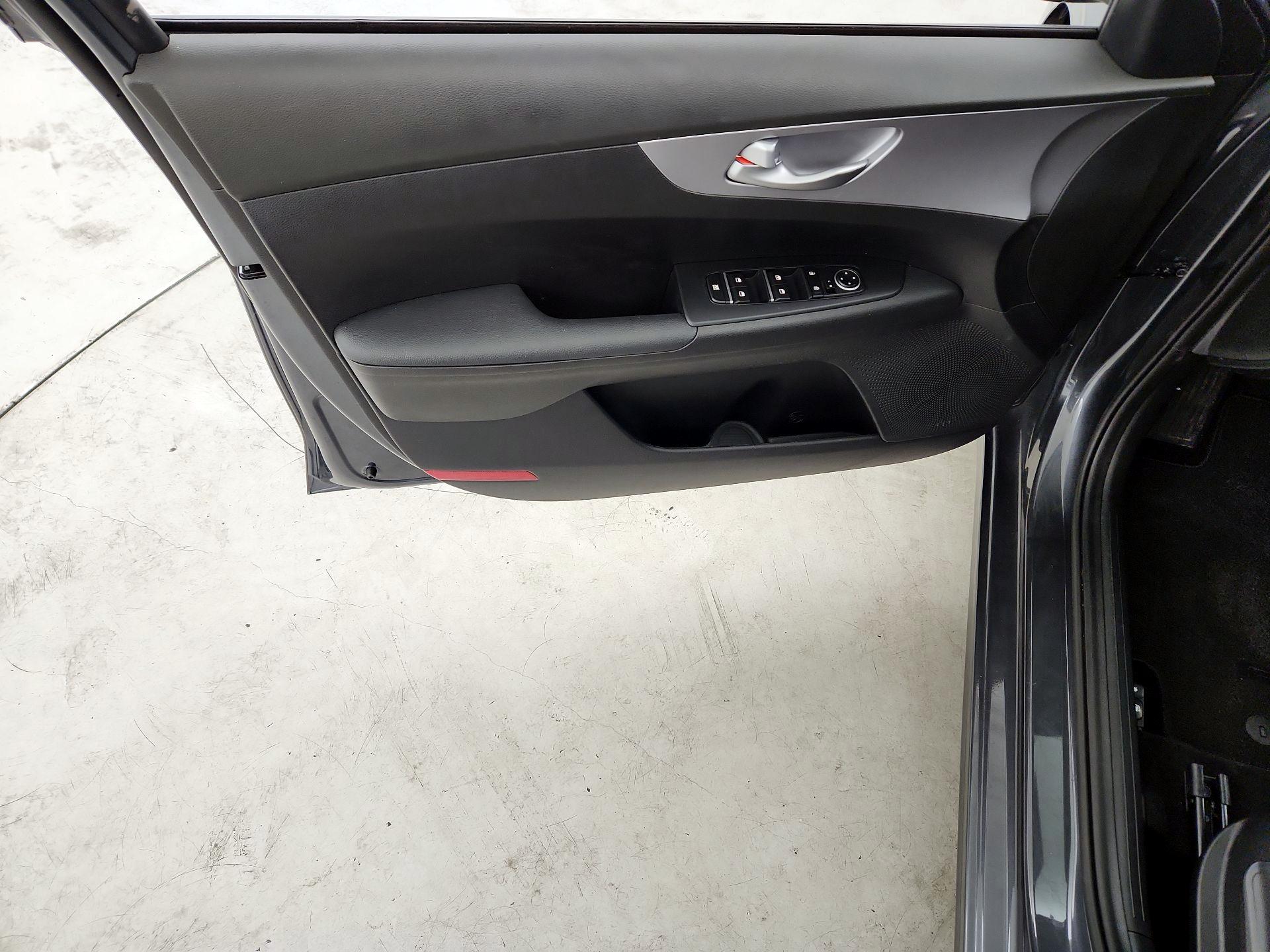 Thumbnail: 2023 Kia Forte - 12