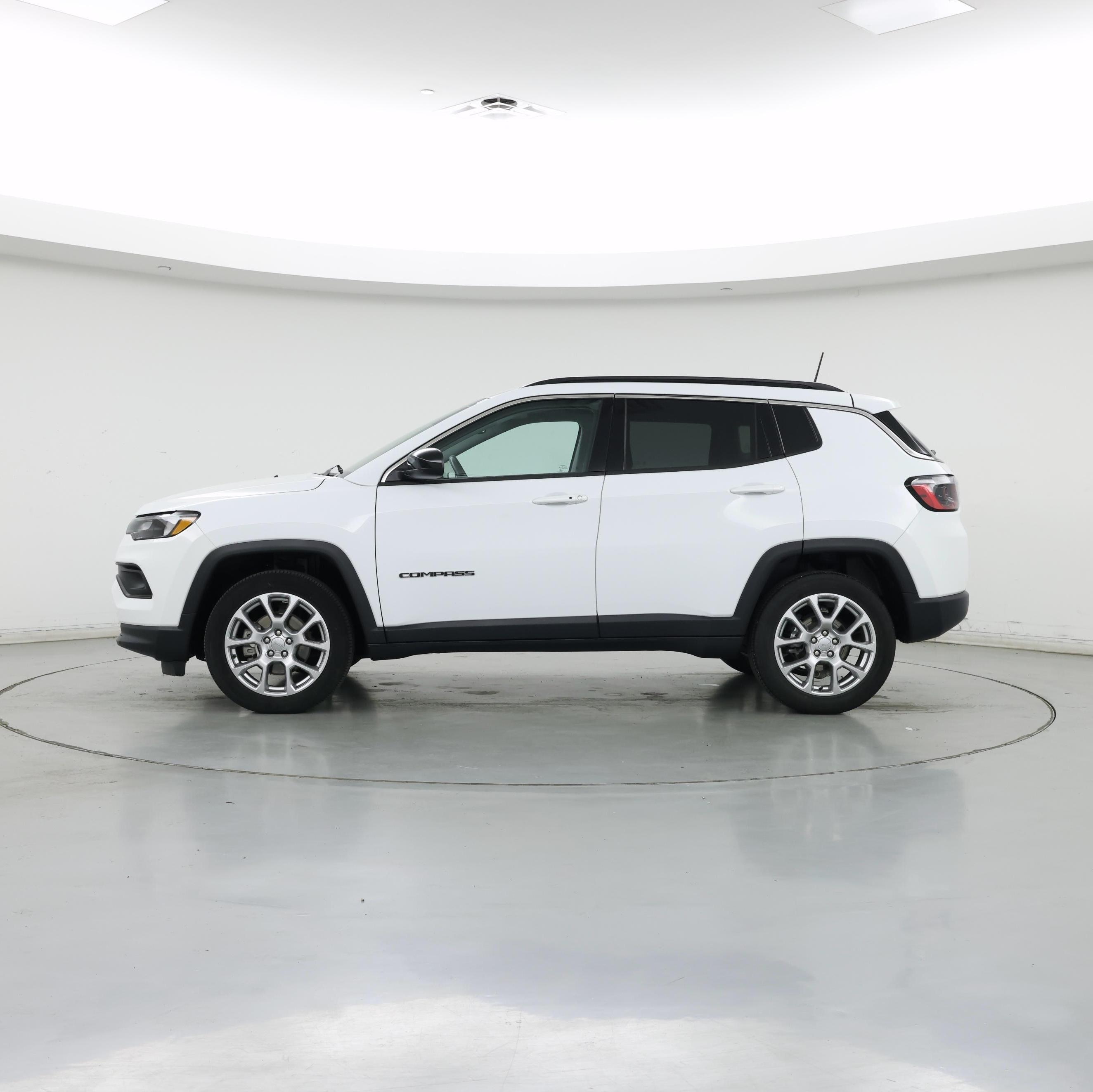 Thumbnail: 2022 Jeep Compass - 3