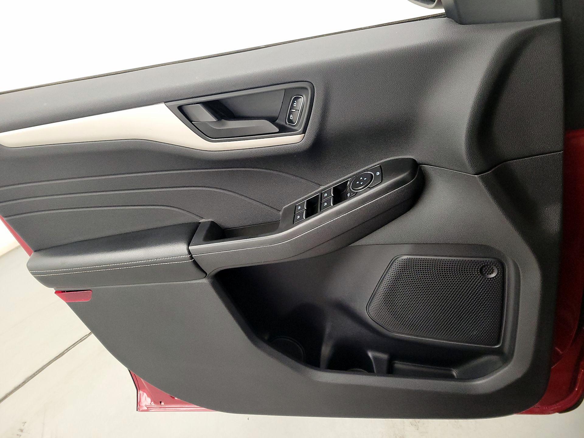 Thumbnail: 2022 Ford Escape - 12