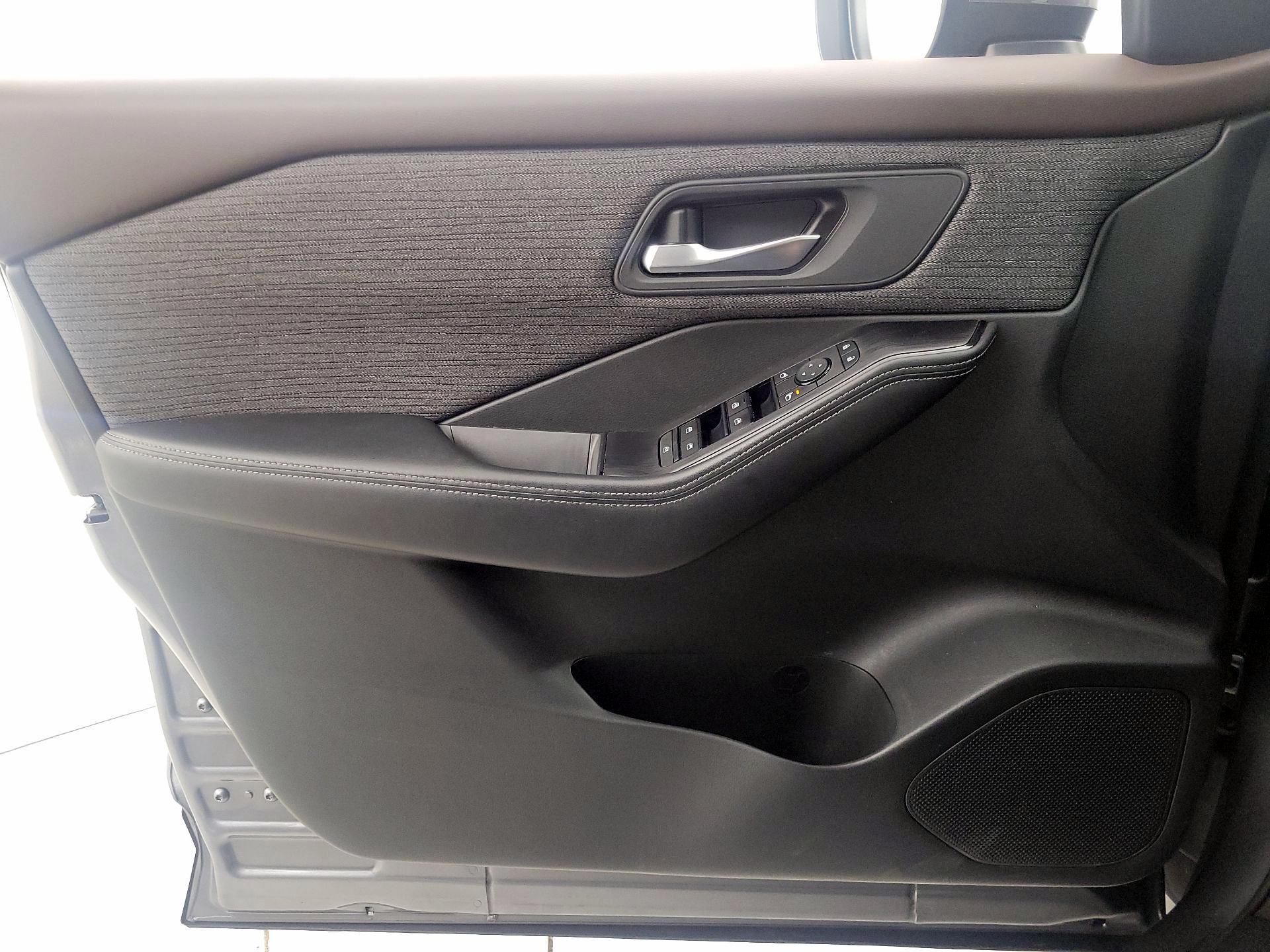 Thumbnail: 2021 Nissan Rogue - 12