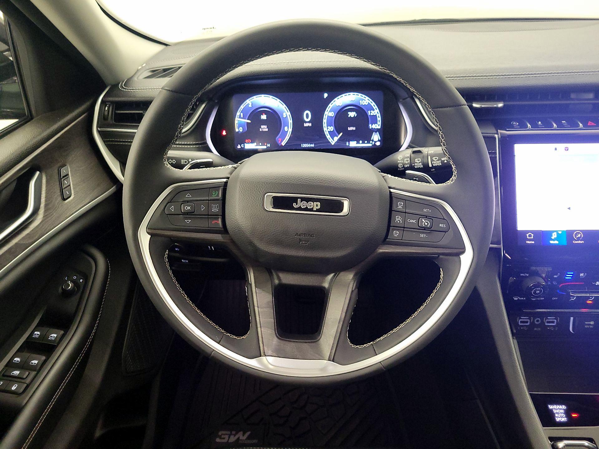 Thumbnail: 2023 Jeep Grand Cherokee - 10