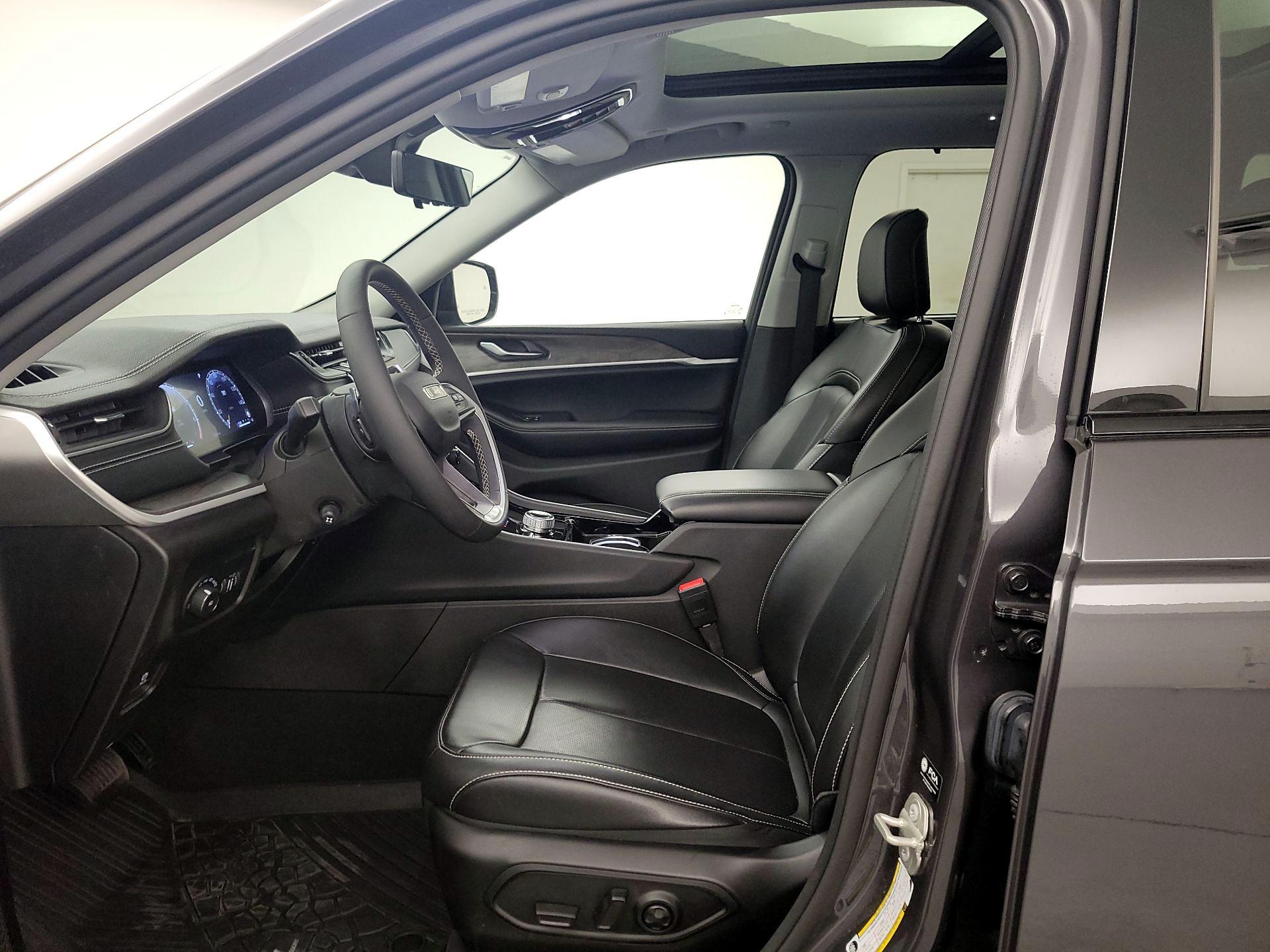 Thumbnail: 2023 Jeep Grand Cherokee - 11