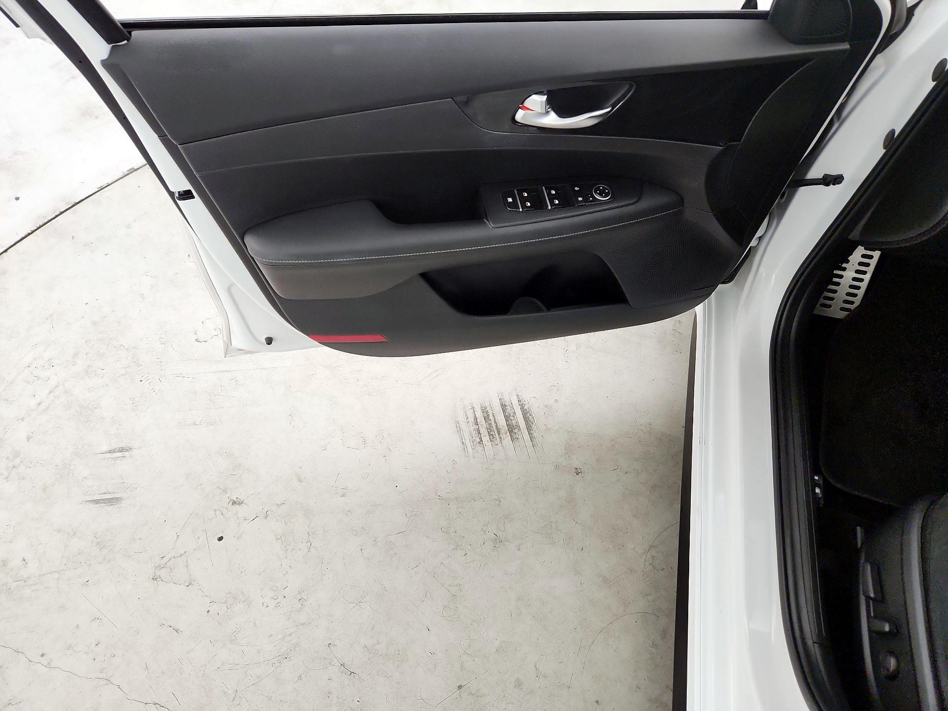 Thumbnail: 2023 Kia Forte - 12