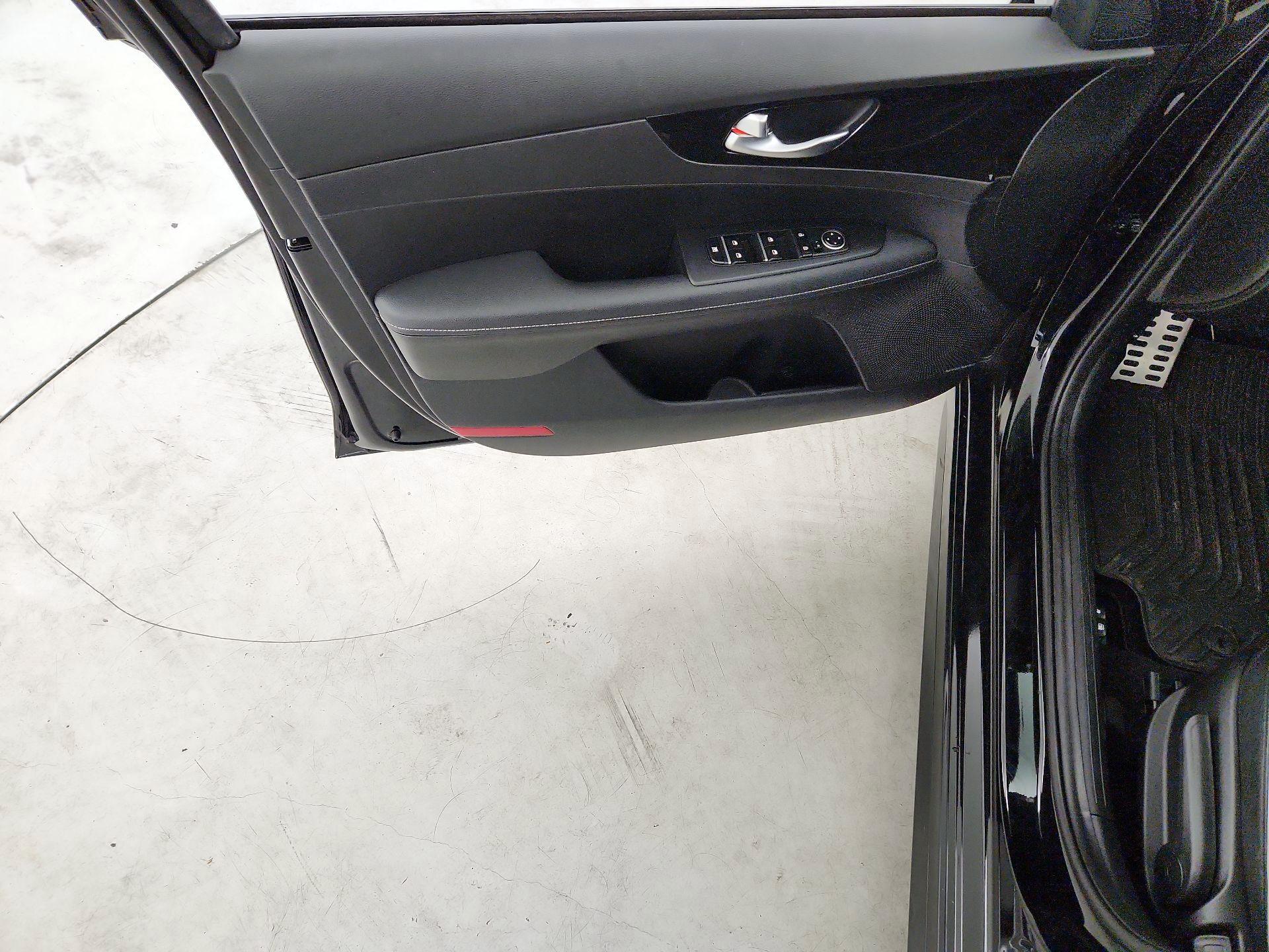 Thumbnail: 2022 Kia Forte - 12