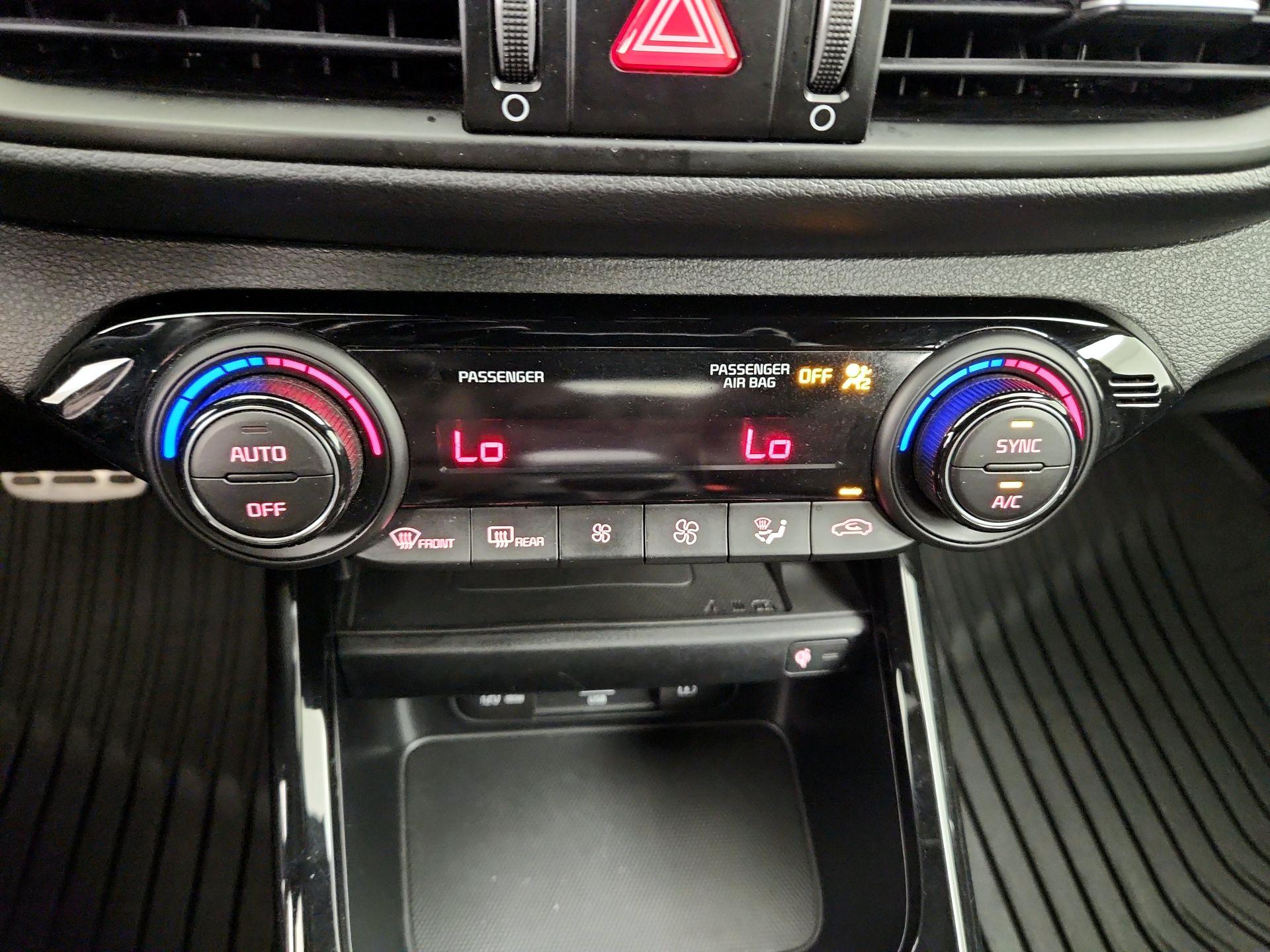 Thumbnail: 2022 Kia Forte - 17