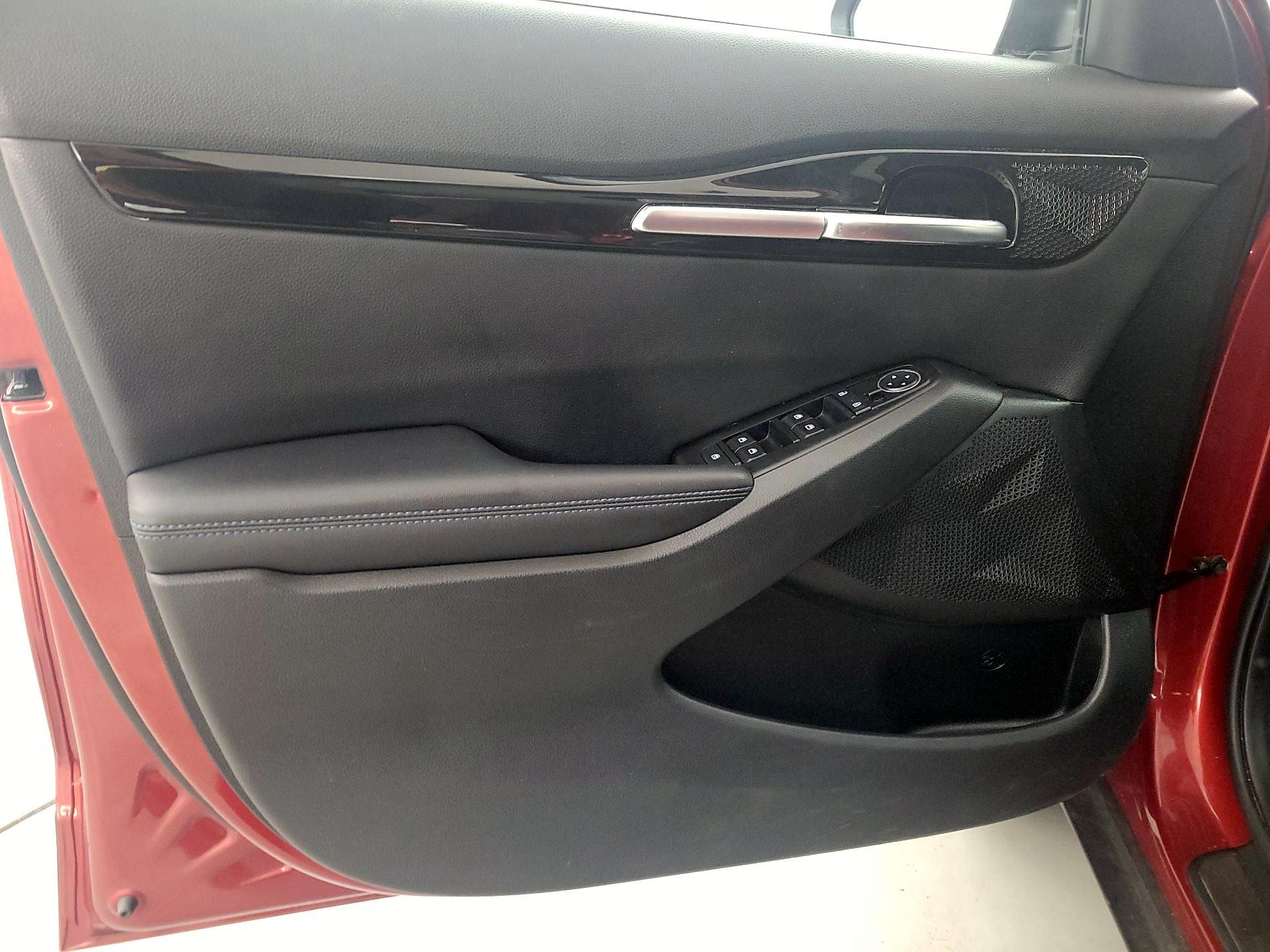 Thumbnail: 2023 Kia Seltos - 12