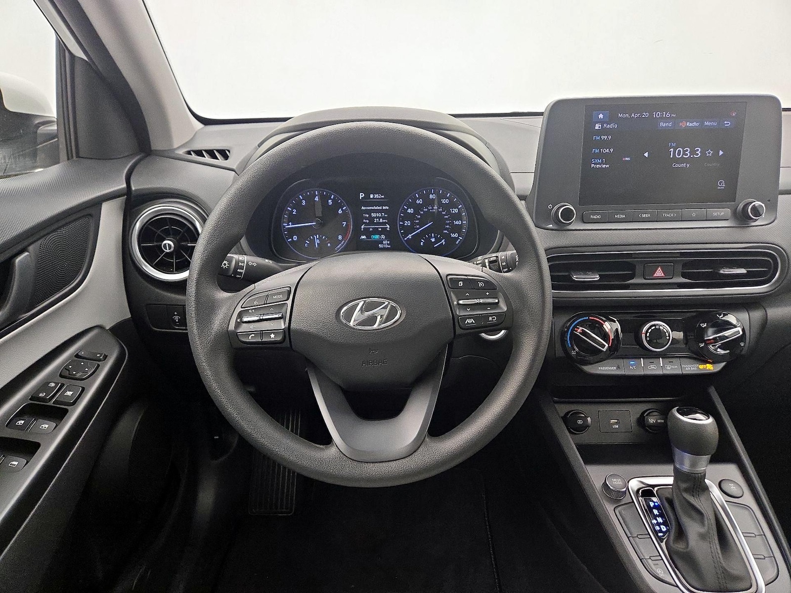 2023 Hyundai Kona SEL - Photo 11