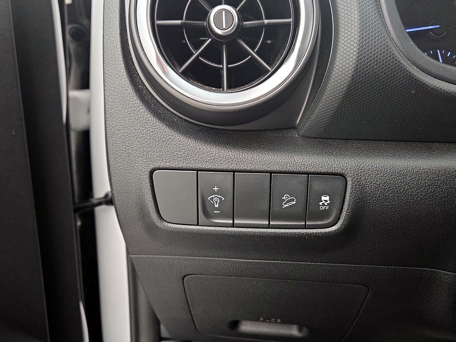 2023 Hyundai Kona SEL - Photo 14