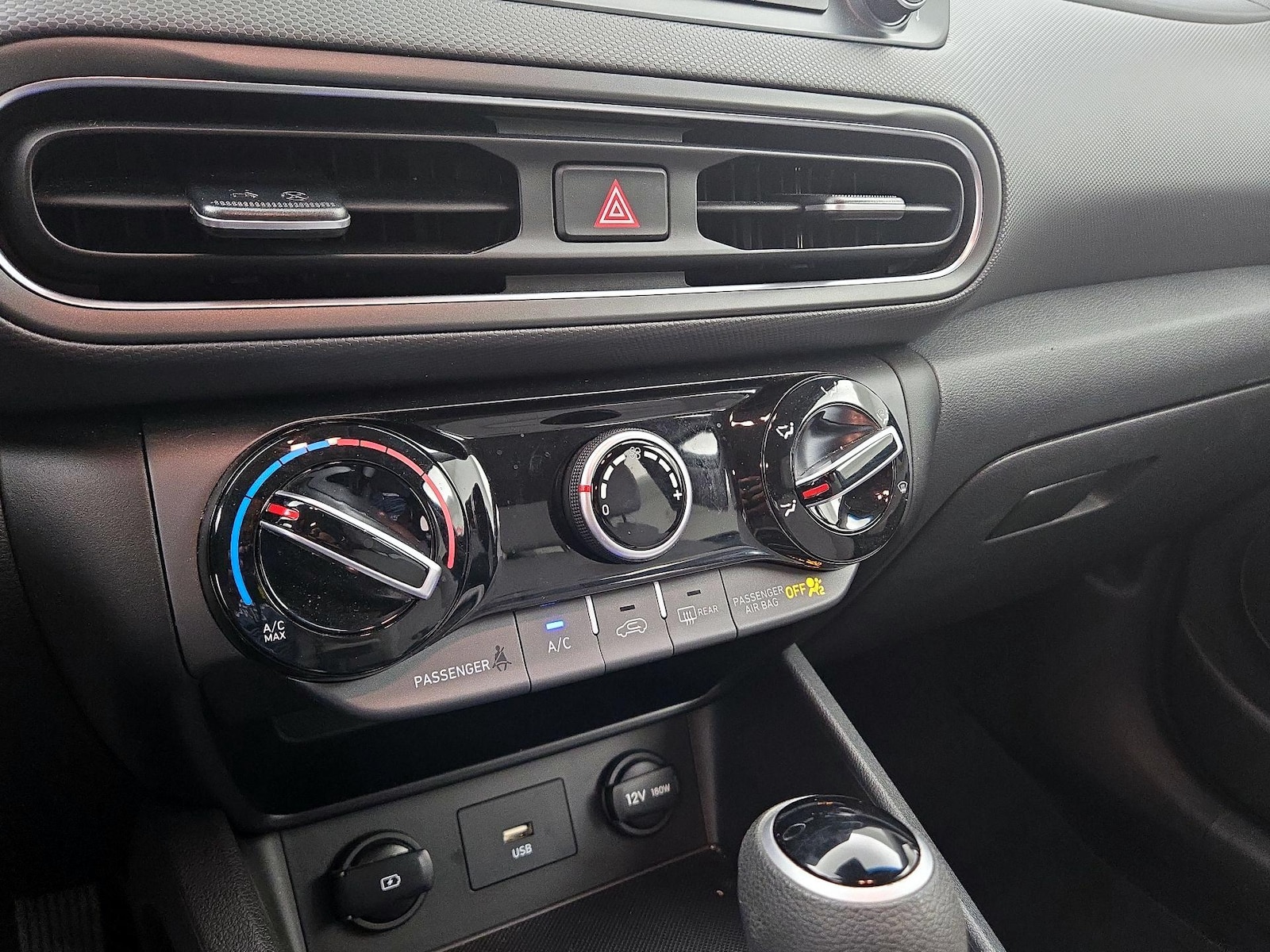 2023 Hyundai Kona SEL - Photo 17