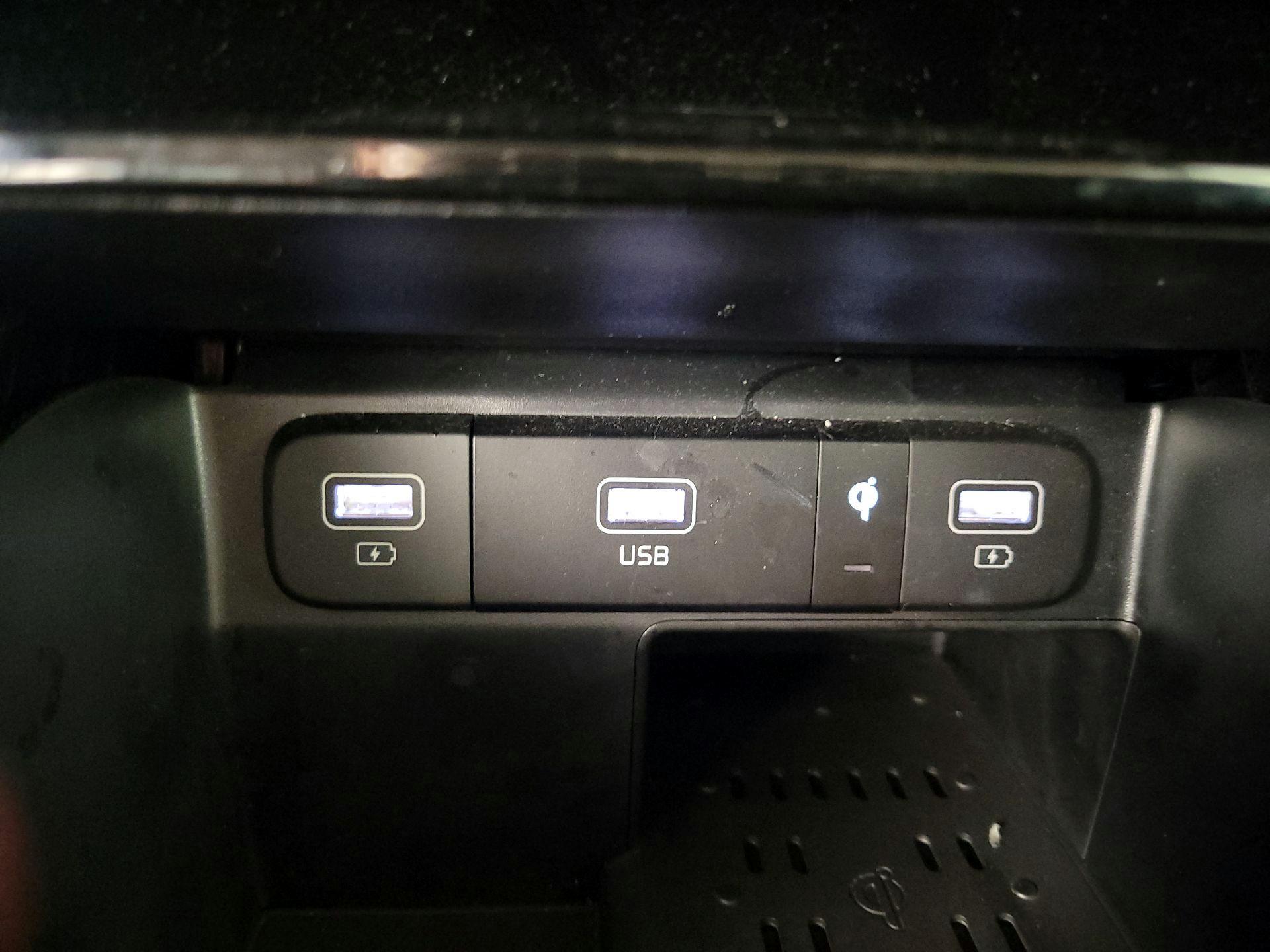 Thumbnail: 2022 Kia Sorento - 19