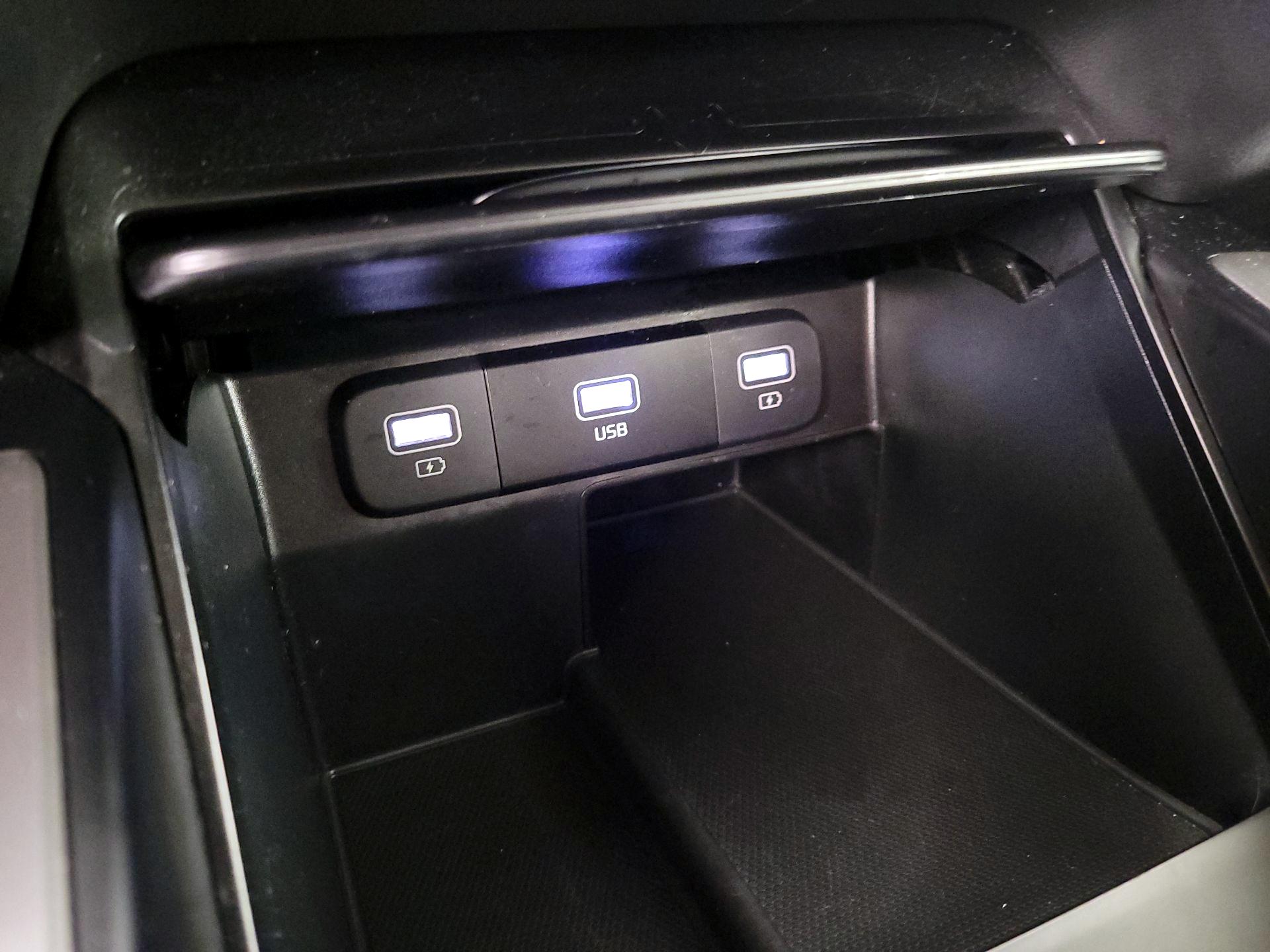 Thumbnail: 2023 Kia Sorento - 18