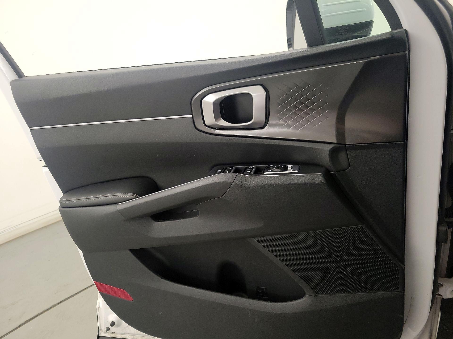 Thumbnail: 2023 Kia Sorento - 12