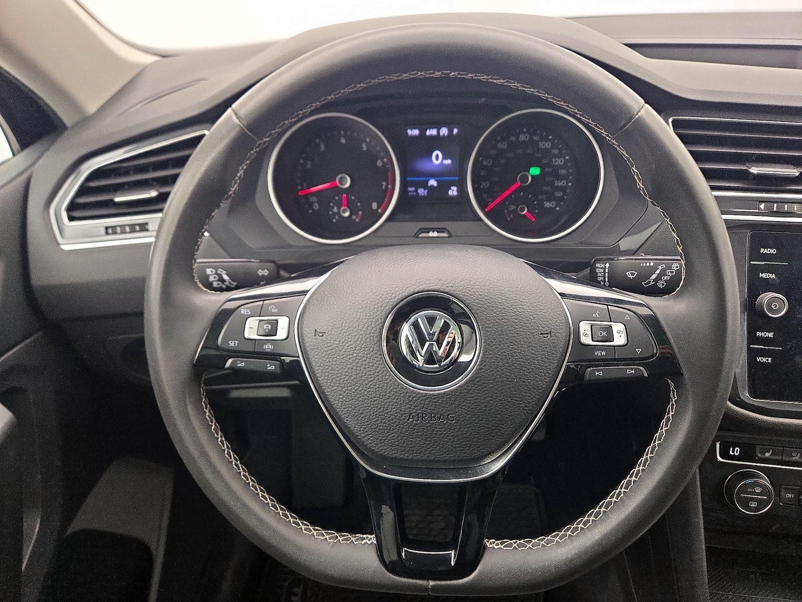 2021 Volkswagen Tiguan SE - Photo 11
