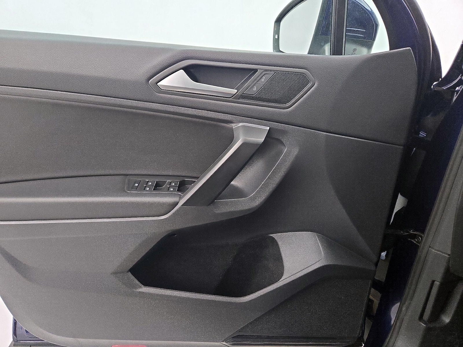 2021 Volkswagen Tiguan SE - Photo 13