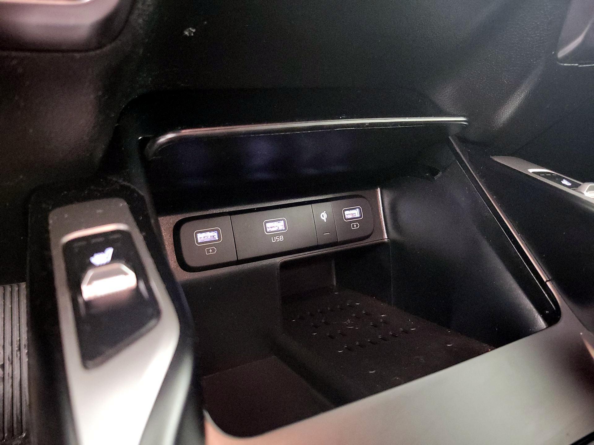 Thumbnail: 2023 Kia Sorento - 19