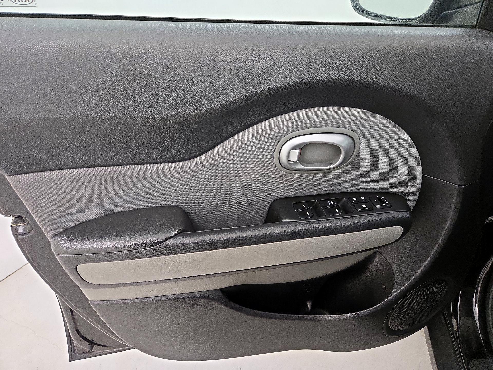 Thumbnail: 2016 Kia Soul - 12