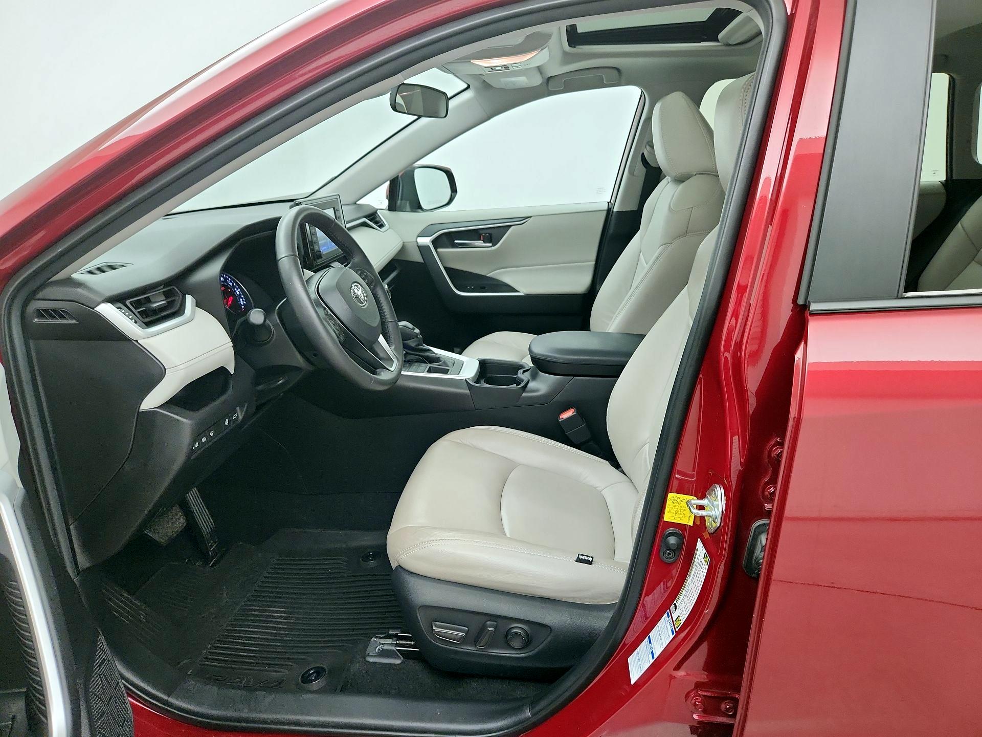 Thumbnail: 2021 Toyota RAV4 - 11