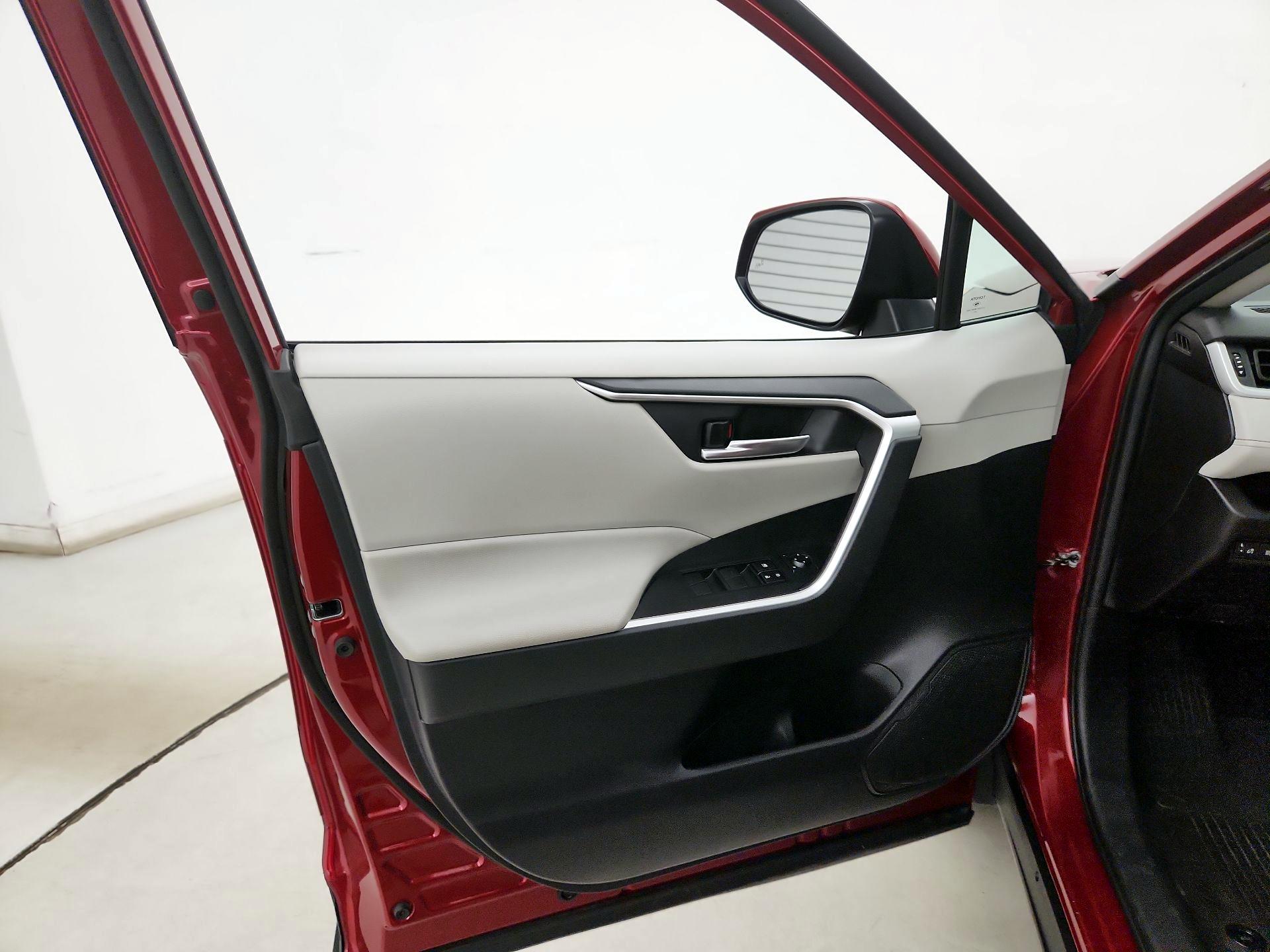 Thumbnail: 2021 Toyota RAV4 - 12