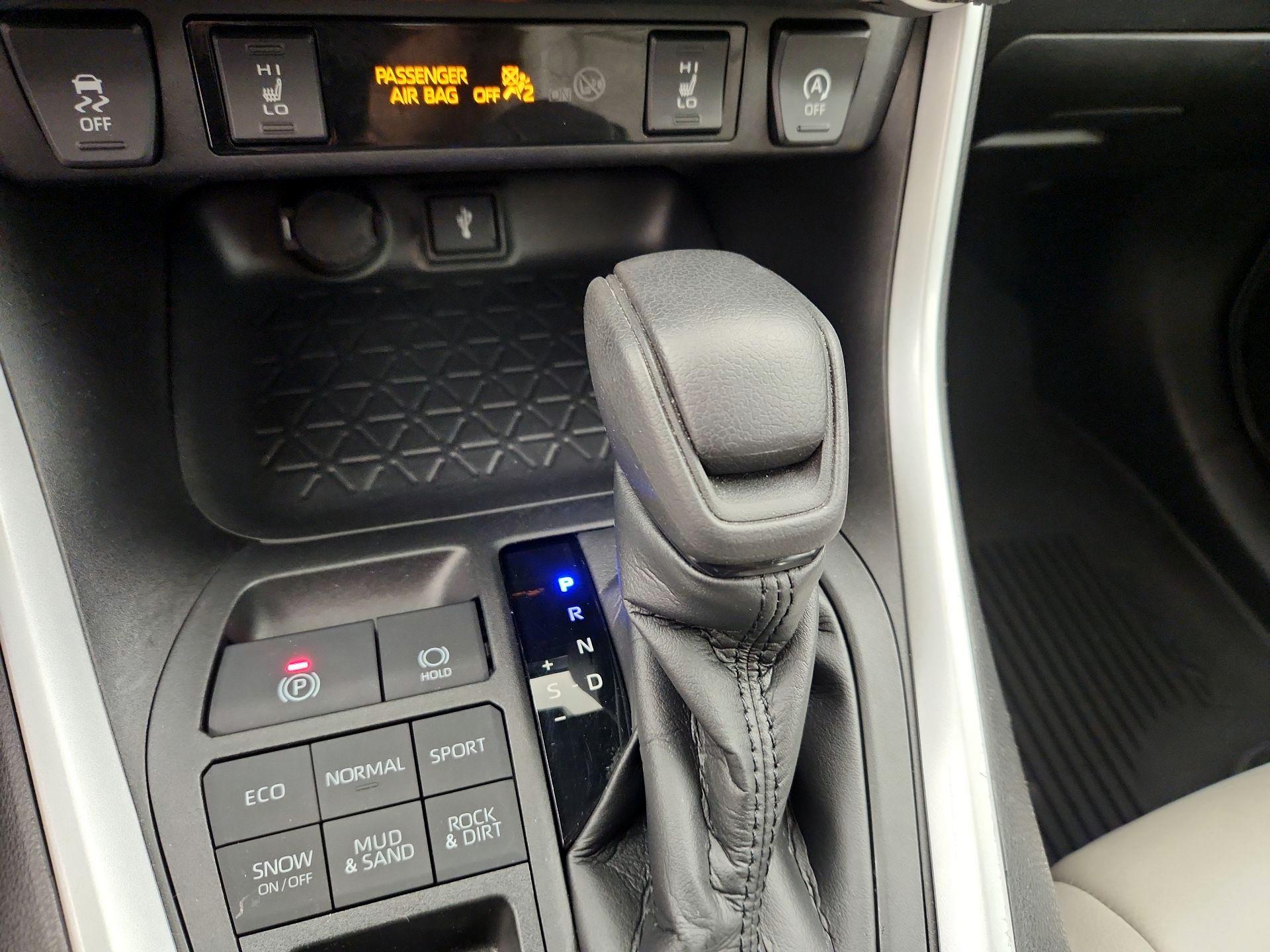 Thumbnail: 2021 Toyota RAV4 - 17