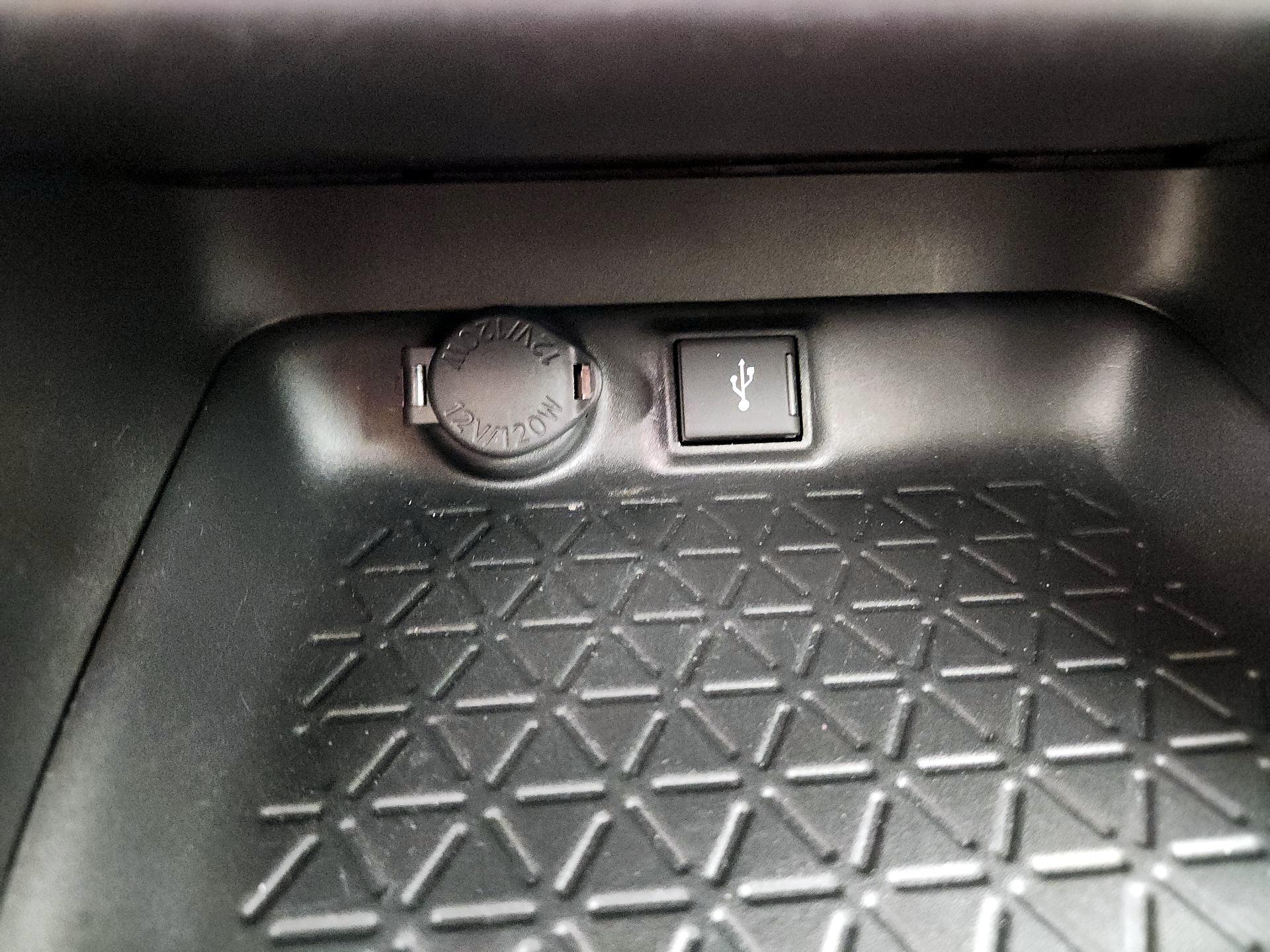 Thumbnail: 2021 Toyota RAV4 - 18