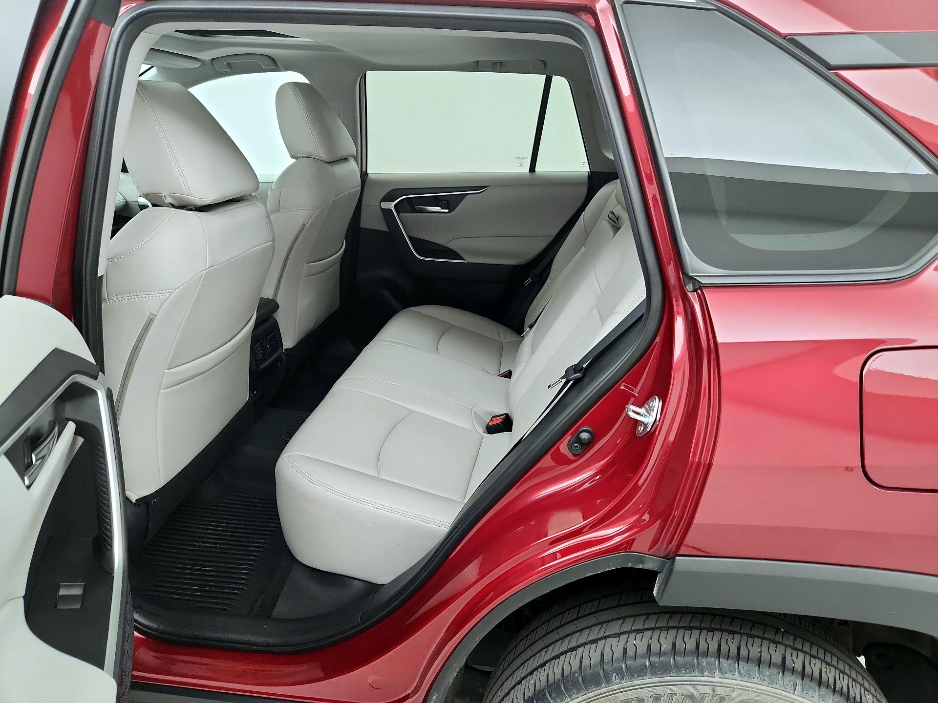 Thumbnail: 2021 Toyota RAV4 - 20