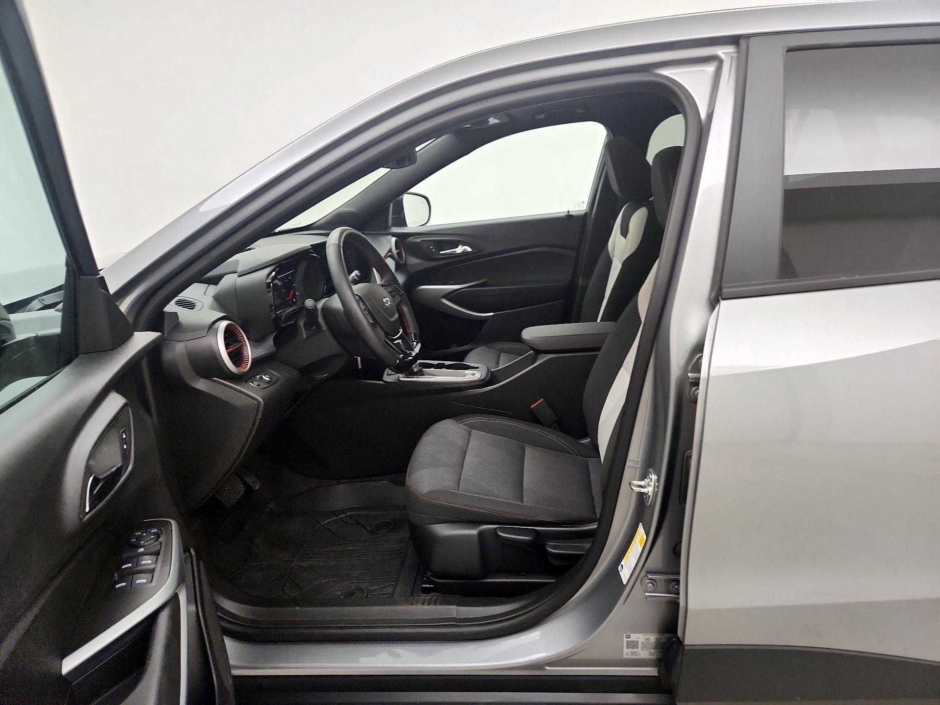 Thumbnail: 2025 Chevrolet Trax - 11