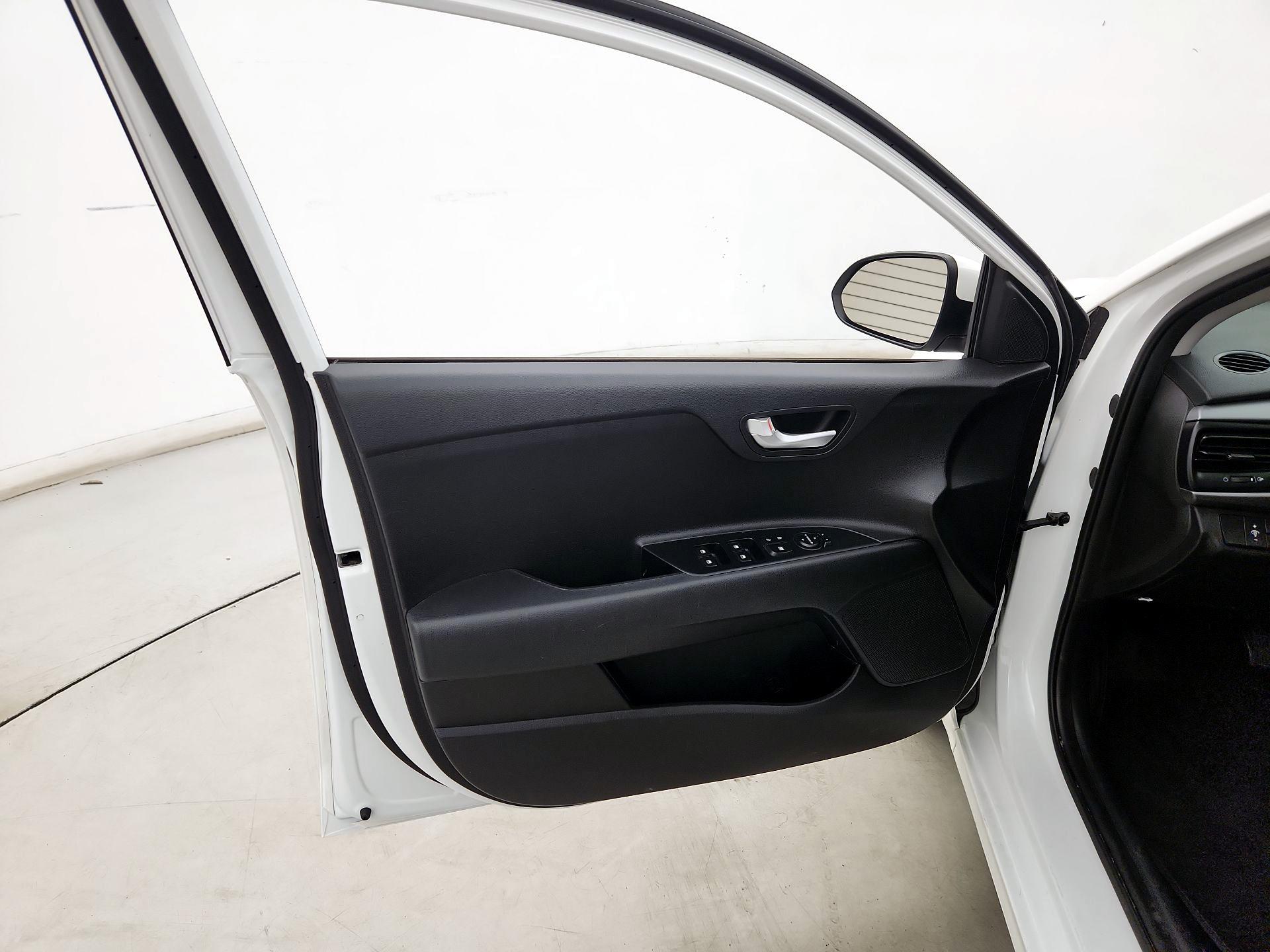 Thumbnail: 2022 Kia Rio - 12