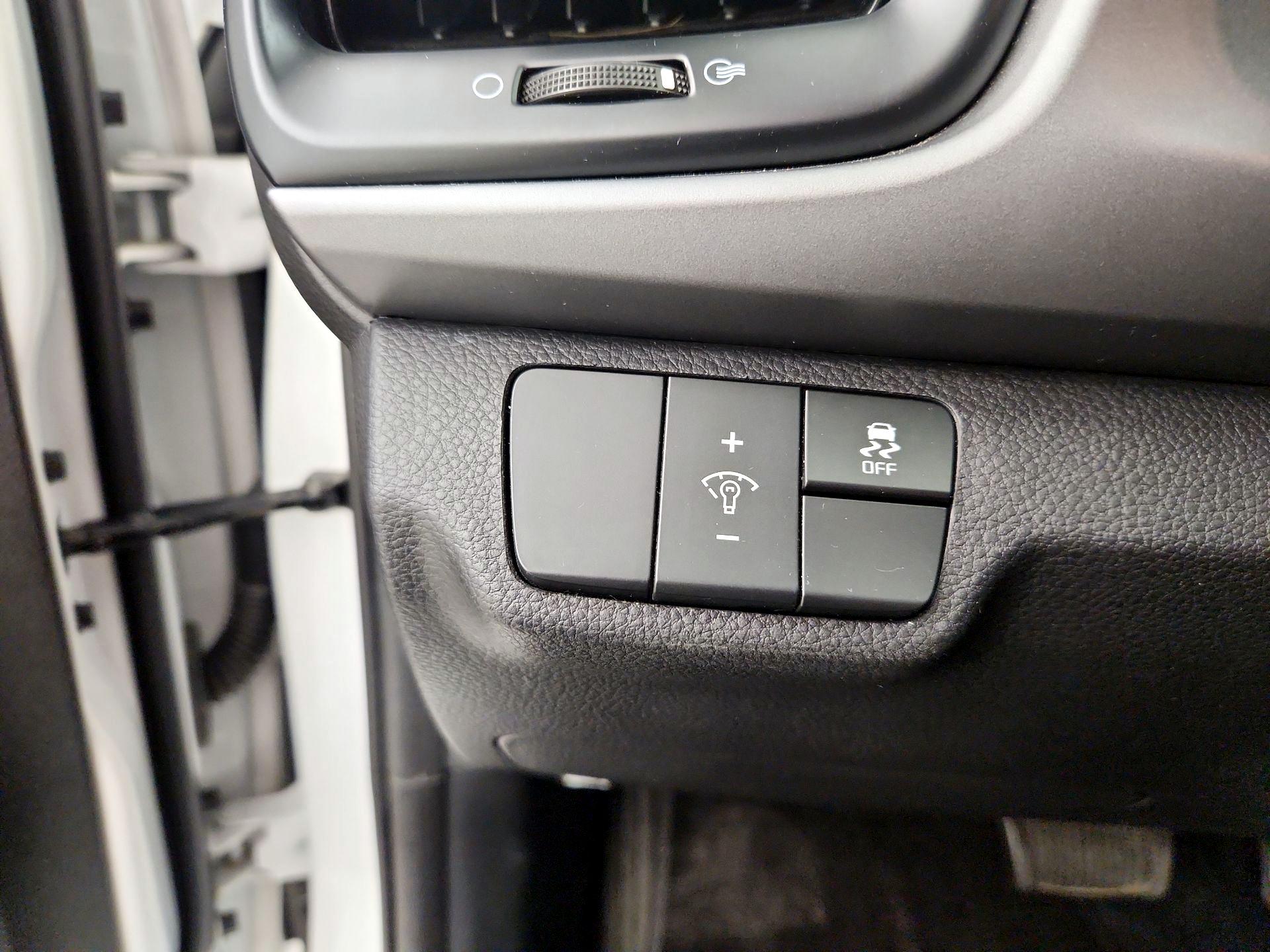 Thumbnail: 2022 Kia Rio - 13