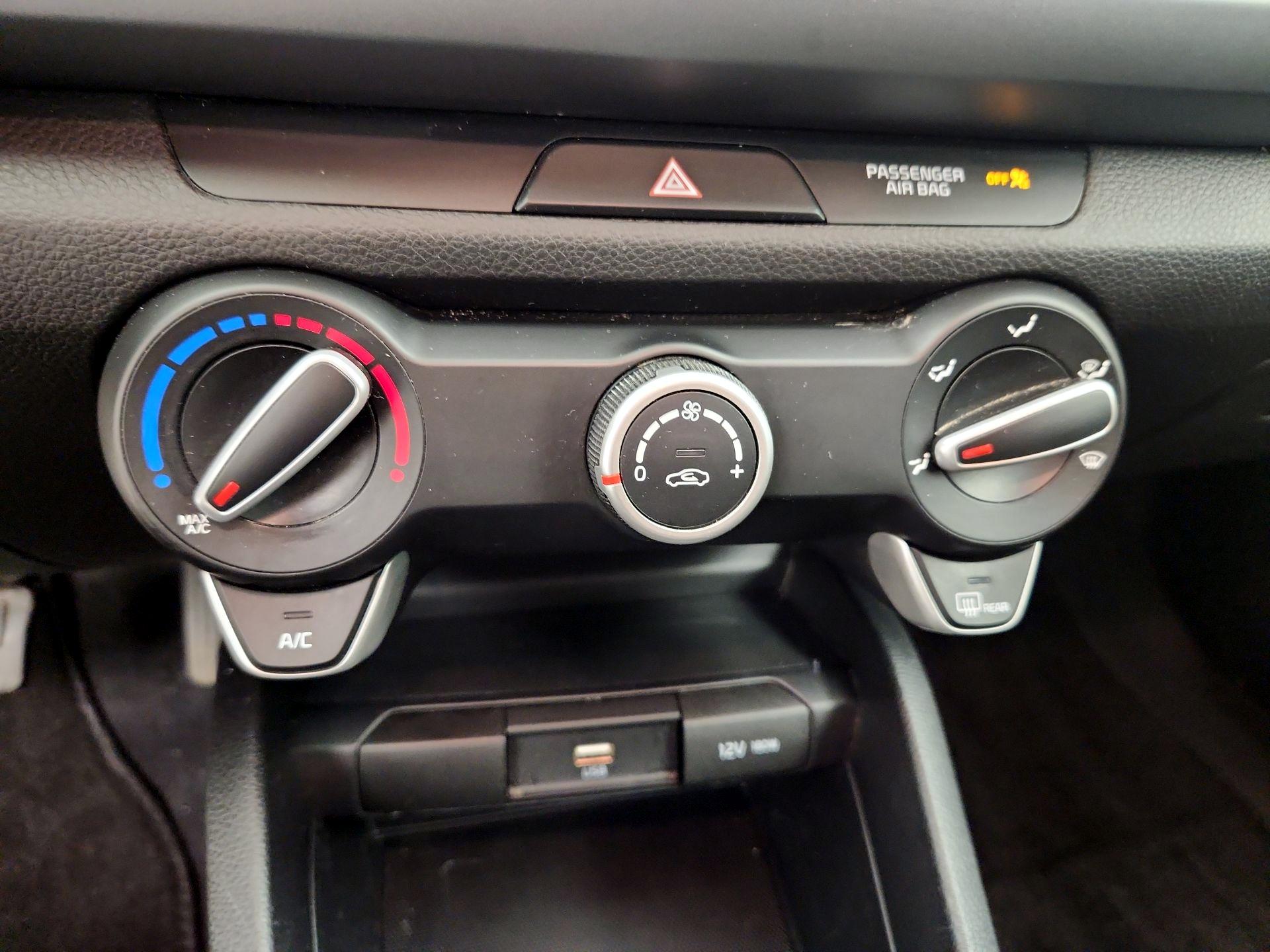 Thumbnail: 2022 Kia Rio - 16